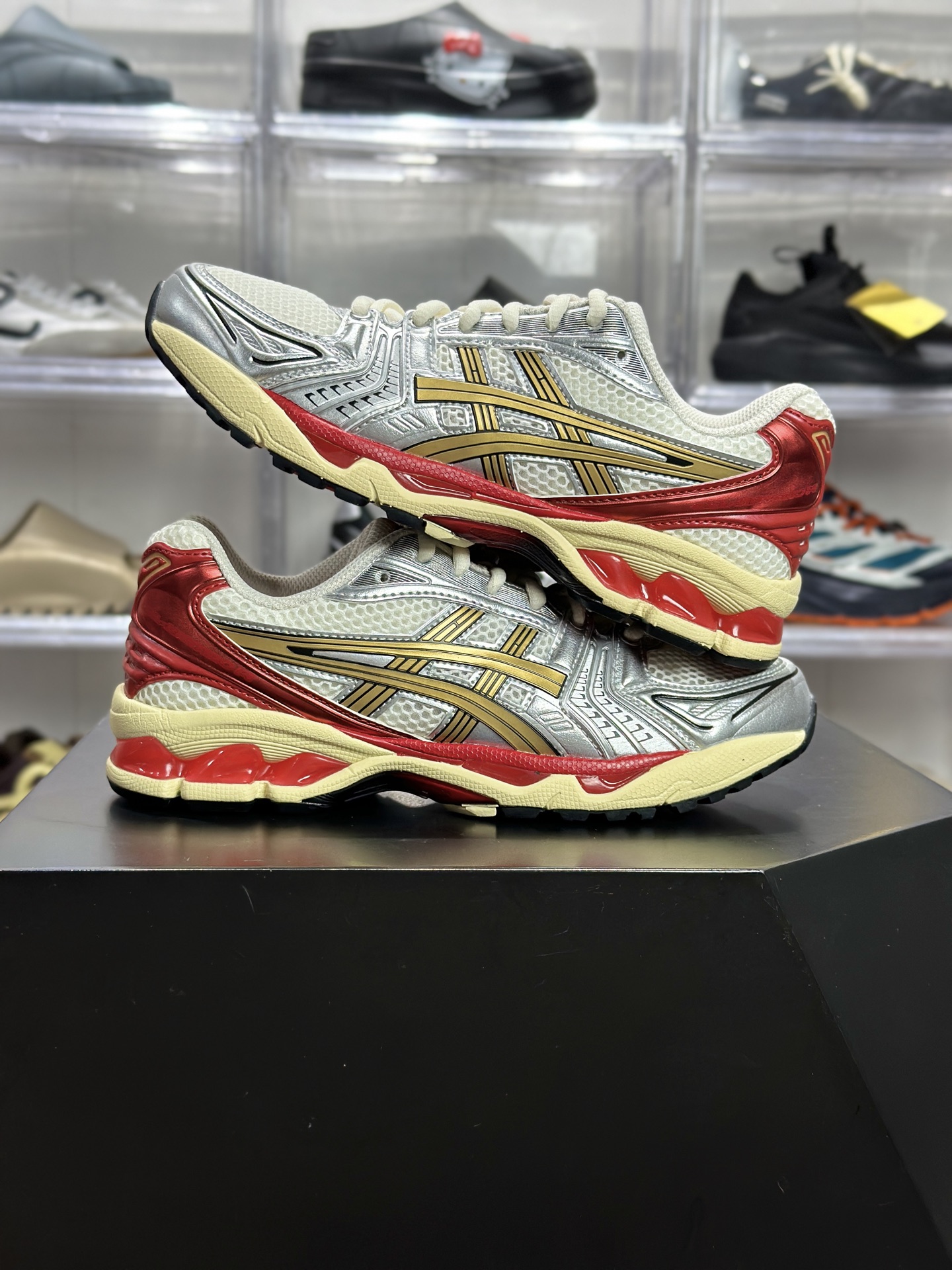 220 ASICS GEL-KAYANO 14「奥运金红」 1203A692-100 俗称复古金银红款
