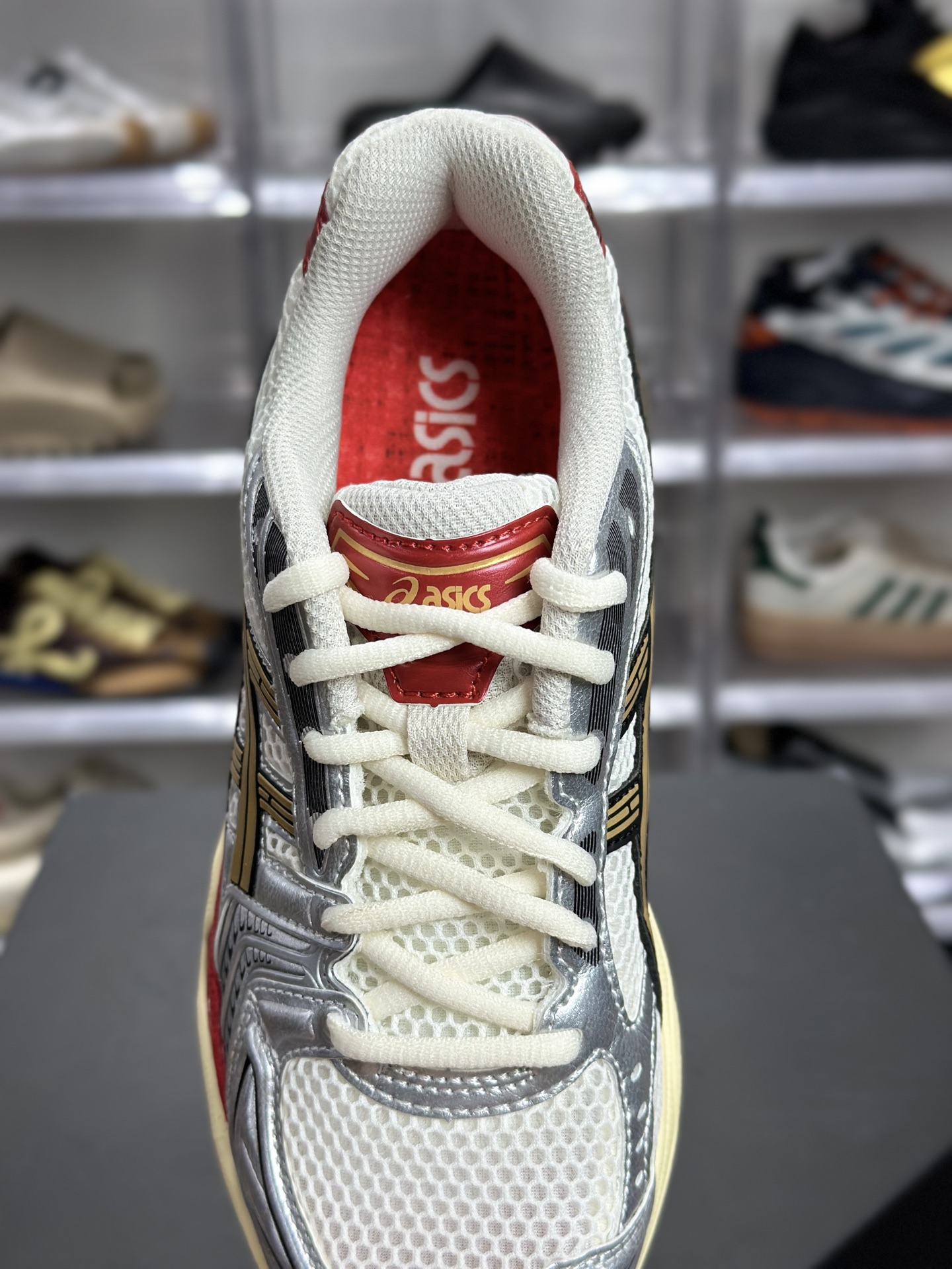 220 ASICS GEL-KAYANO 14「奥运金红」 1203A692-100 俗称复古金银红款