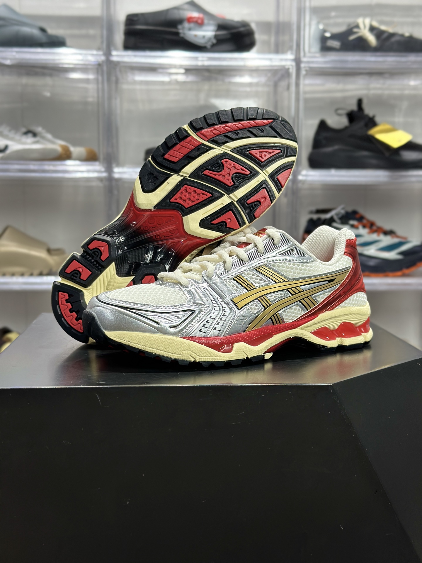 220 ASICS GEL-KAYANO 14「奥运金红」 1203A692-100 俗称复古金银红款