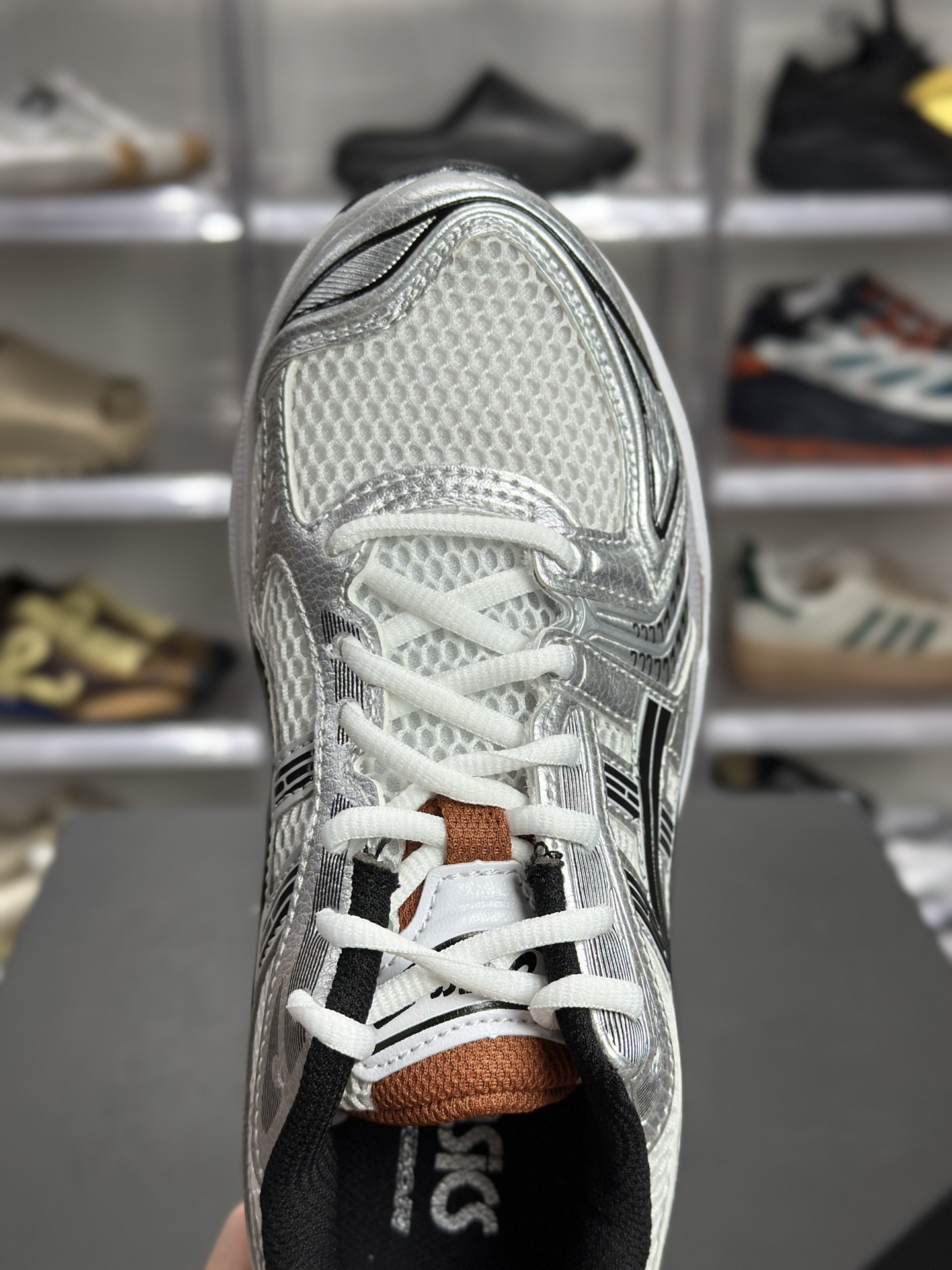 220 ASICS GEL-KAYANO 14「银白桔」 1201A457-100