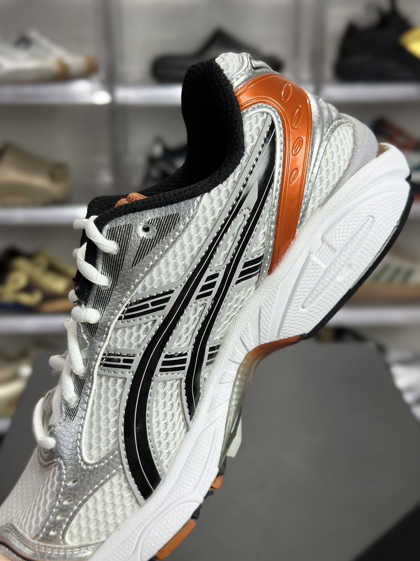 220 ASICS GEL-KAYANO 14「银白桔」 1201A457-100