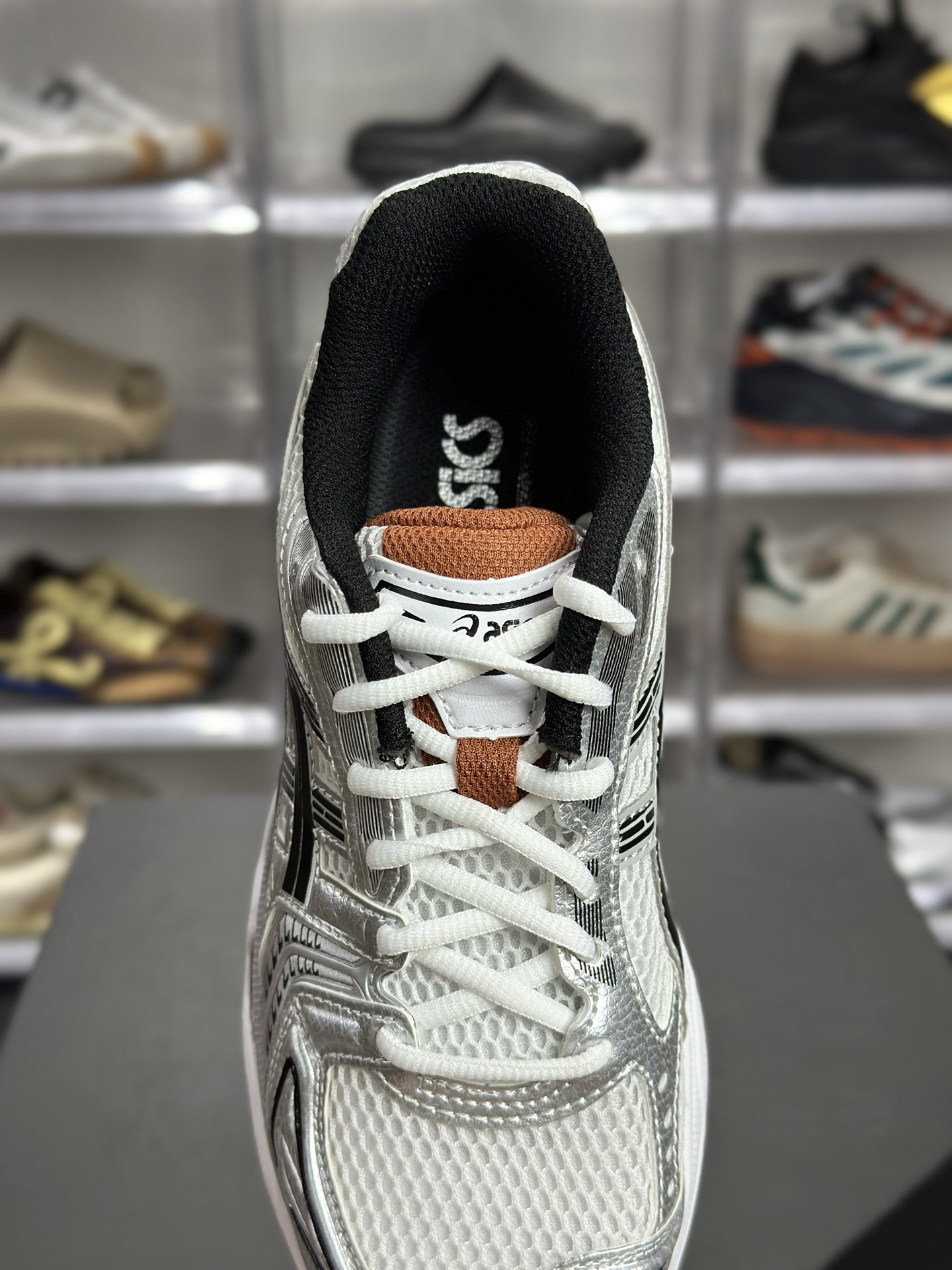 220 ASICS GEL-KAYANO 14「银白桔」 1201A457-100