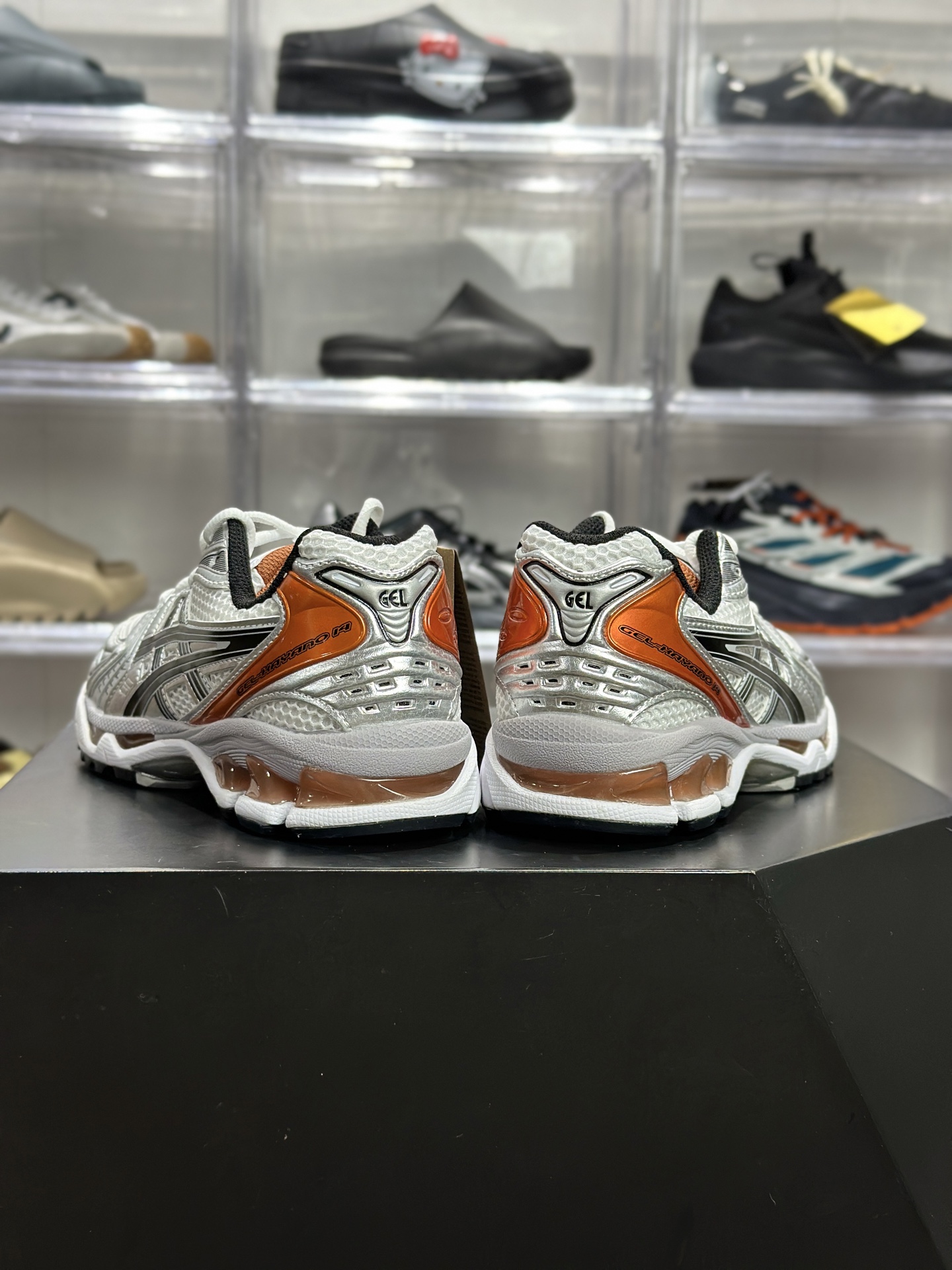 220 ASICS GEL-KAYANO 14「银白桔」 1201A457-100