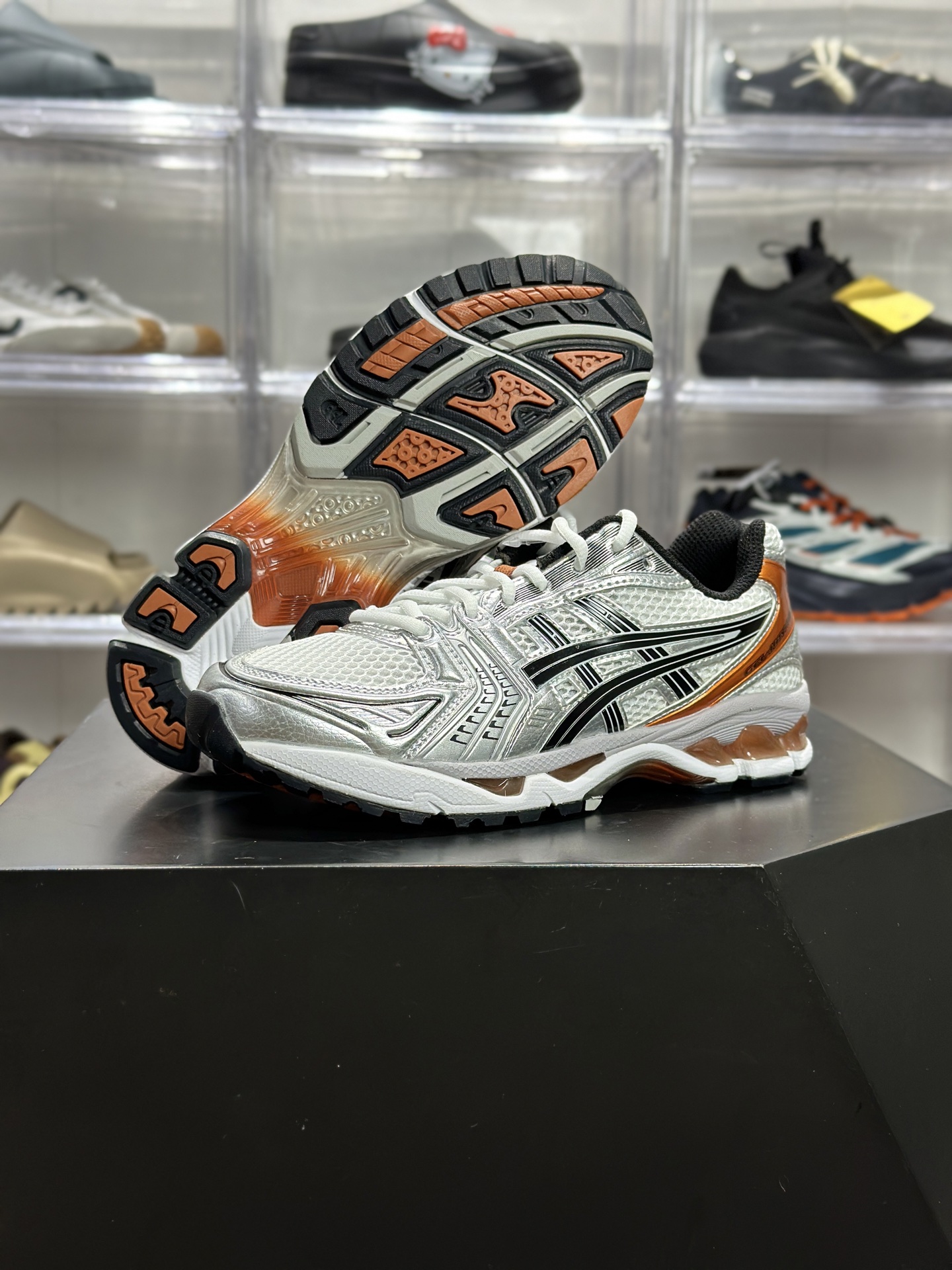 220 ASICS GEL-KAYANO 14「银白桔」 1201A457-100