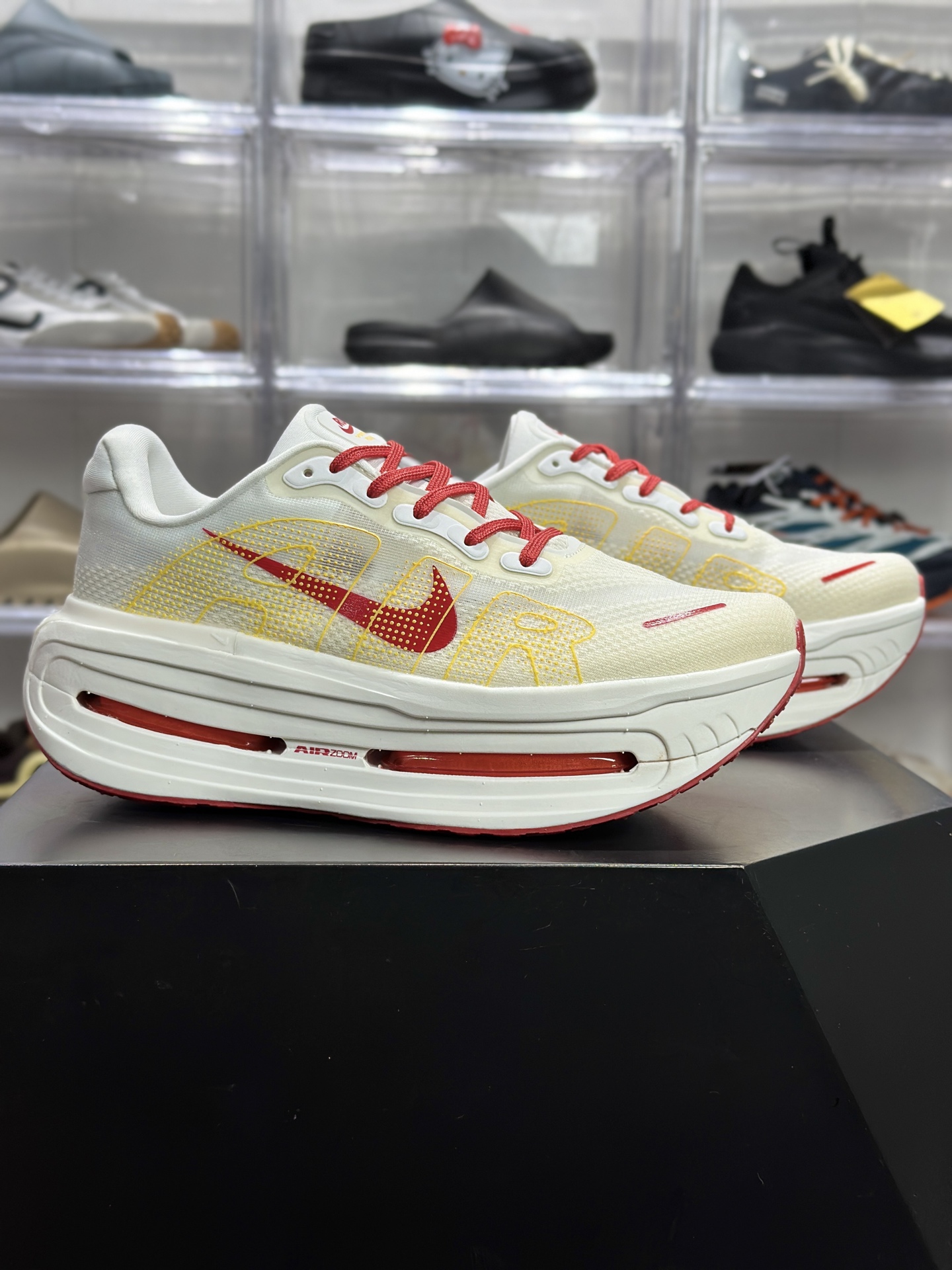 200 Nike Vomero Premium 白红黄限定(简称 “Vomero 撞色跑鞋”) HQ2050-980-Chinese UA Cheap High Quatity Brand Clothes Bags handbags Sneakers wholesale wholesaler seller from China Factory suppliers Fashion Clothing Shoes best Quality Beautiful Price 200 Nike Vomero Premium 白红黄限定(简称 “Vomero 撞色跑鞋”) HQ2050-980