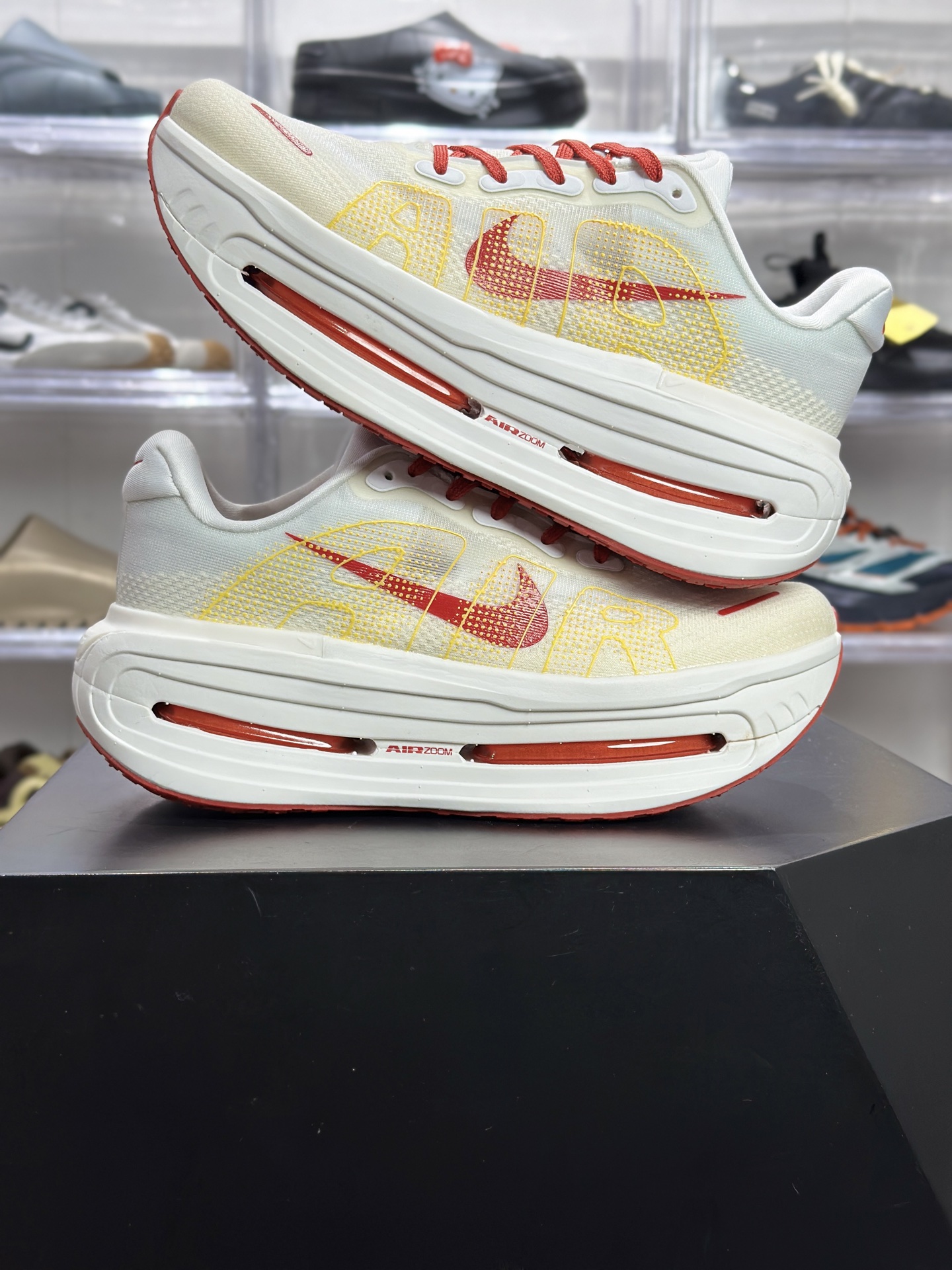 200 Nike Vomero Premium 白红黄限定(简称 “Vomero 撞色跑鞋”) HQ2050-980-Chinese UA Cheap High Quatity Brand Clothes Bags handbags Sneakers wholesale wholesaler seller from China Factory suppliers Fashion Clothing Shoes best Quality Beautiful Price 200 Nike Vomero Premium 白红黄限定(简称 “Vomero 撞色跑鞋”) HQ2050-980