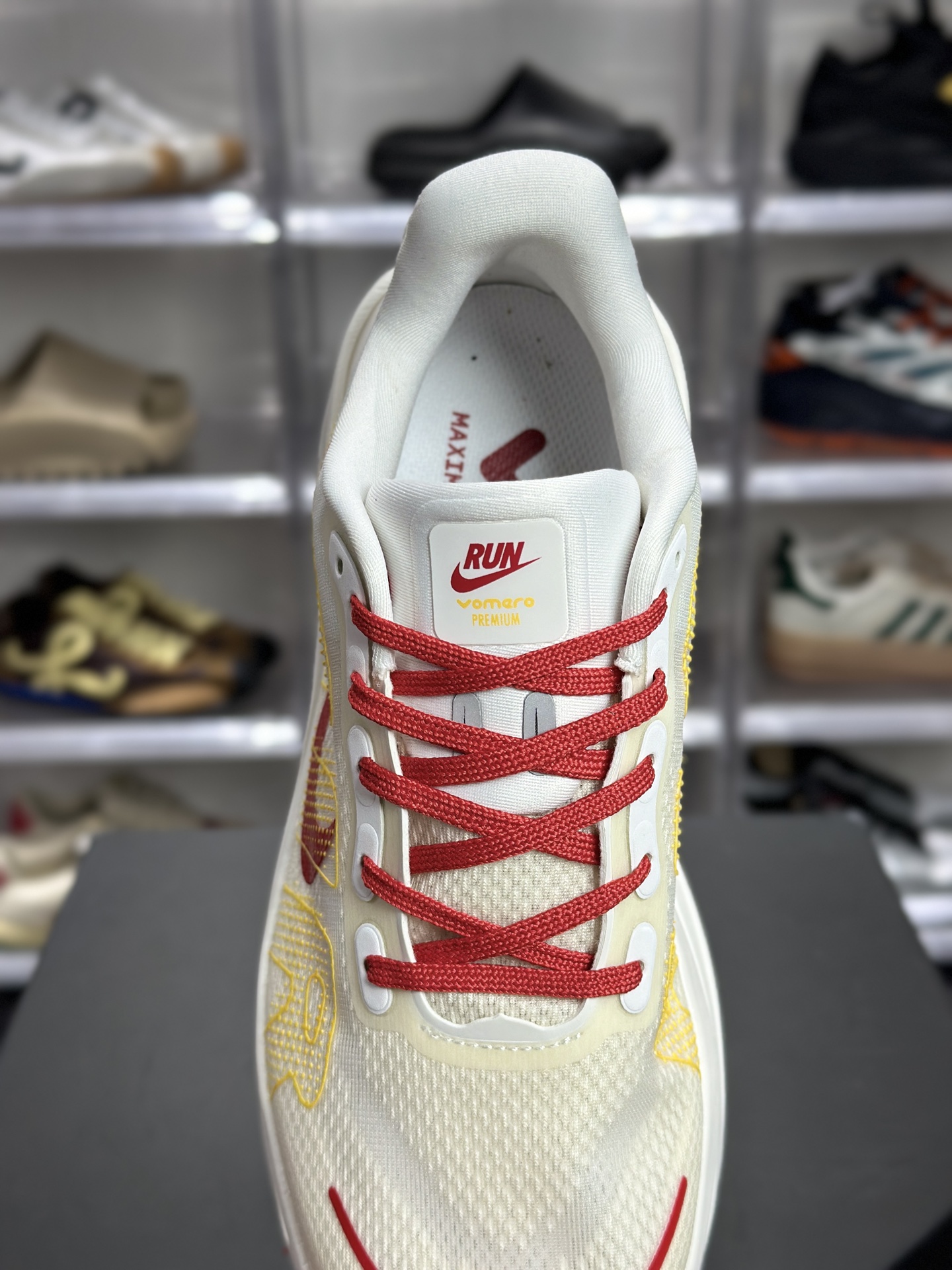 200 Nike Vomero Premium 白红黄限定(简称 “Vomero 撞色跑鞋”) HQ2050-980-Chinese UA Cheap High Quatity Brand Clothes Bags handbags Sneakers wholesale wholesaler seller from China Factory suppliers Fashion Clothing Shoes best Quality Beautiful Price 200 Nike Vomero Premium 白红黄限定(简称 “Vomero 撞色跑鞋”) HQ2050-980