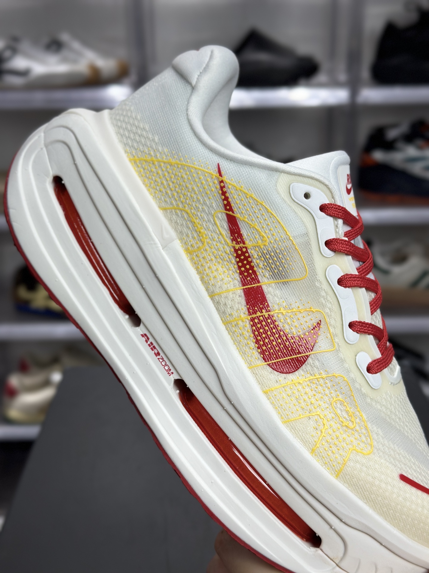 200 Nike Vomero Premium 白红黄限定(简称 “Vomero 撞色跑鞋”) HQ2050-980-Chinese UA Cheap High Quatity Brand Clothes Bags handbags Sneakers wholesale wholesaler seller from China Factory suppliers Fashion Clothing Shoes best Quality Beautiful Price 200 Nike Vomero Premium 白红黄限定(简称 “Vomero 撞色跑鞋”) HQ2050-980