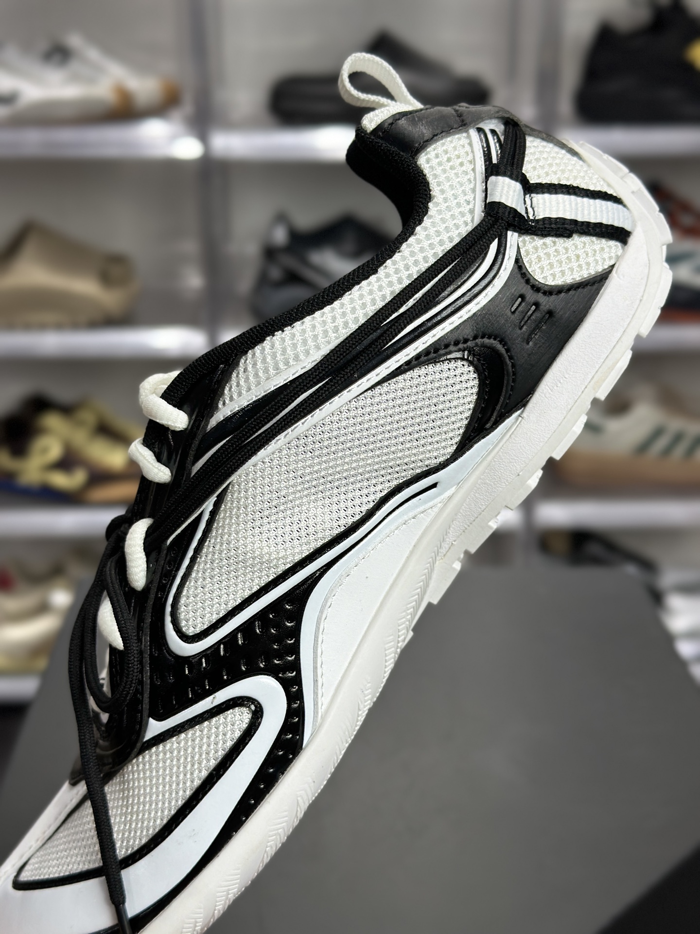 300 WE11DONE Radar Sneaker 黑白解构（简称 “WE11DONE 雷达鞋”） 845703 WE11E0 RD