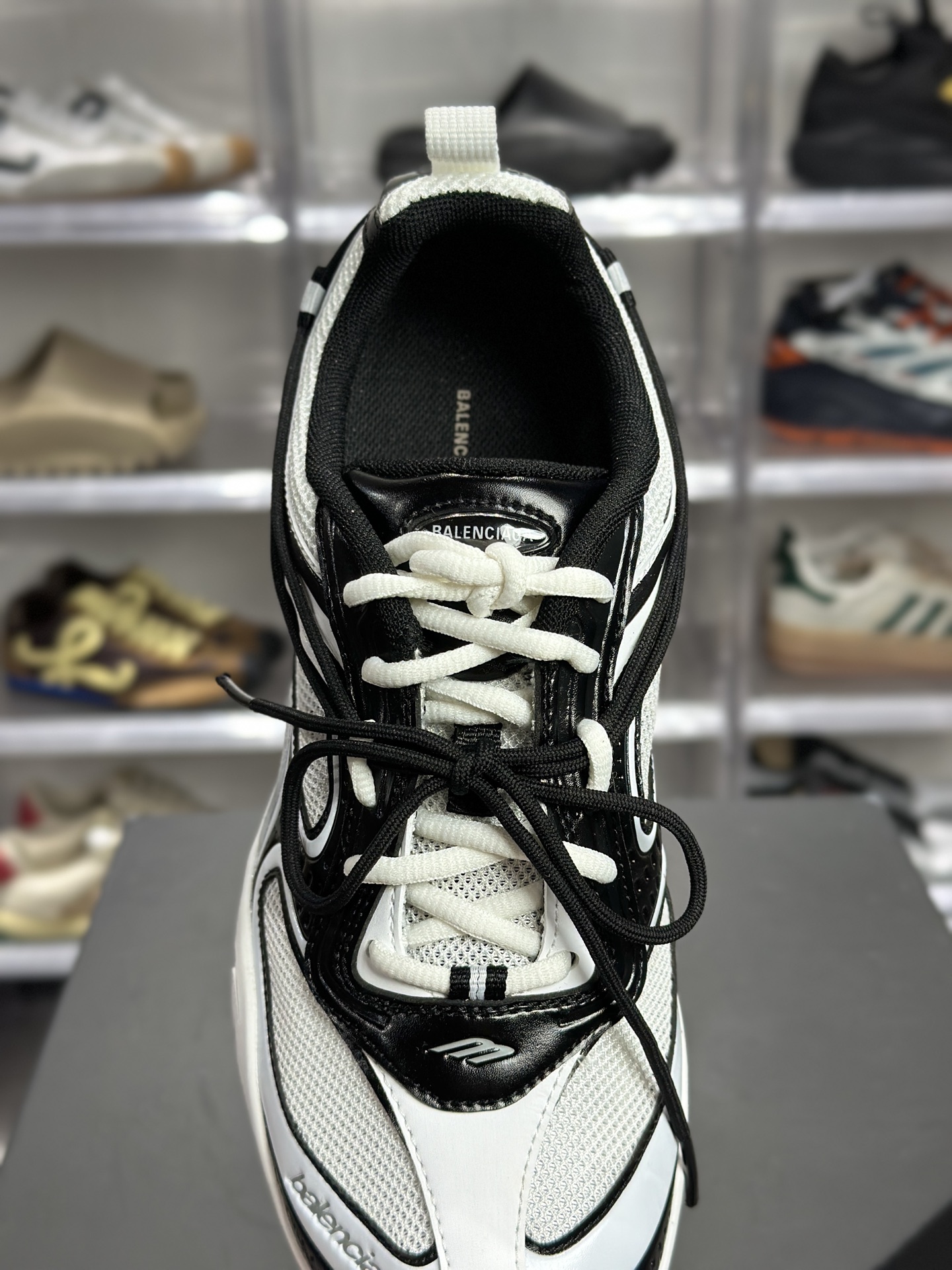 300 WE11DONE Radar Sneaker 黑白解构（简称 “WE11DONE 雷达鞋”） 845703 WE11E0 RD