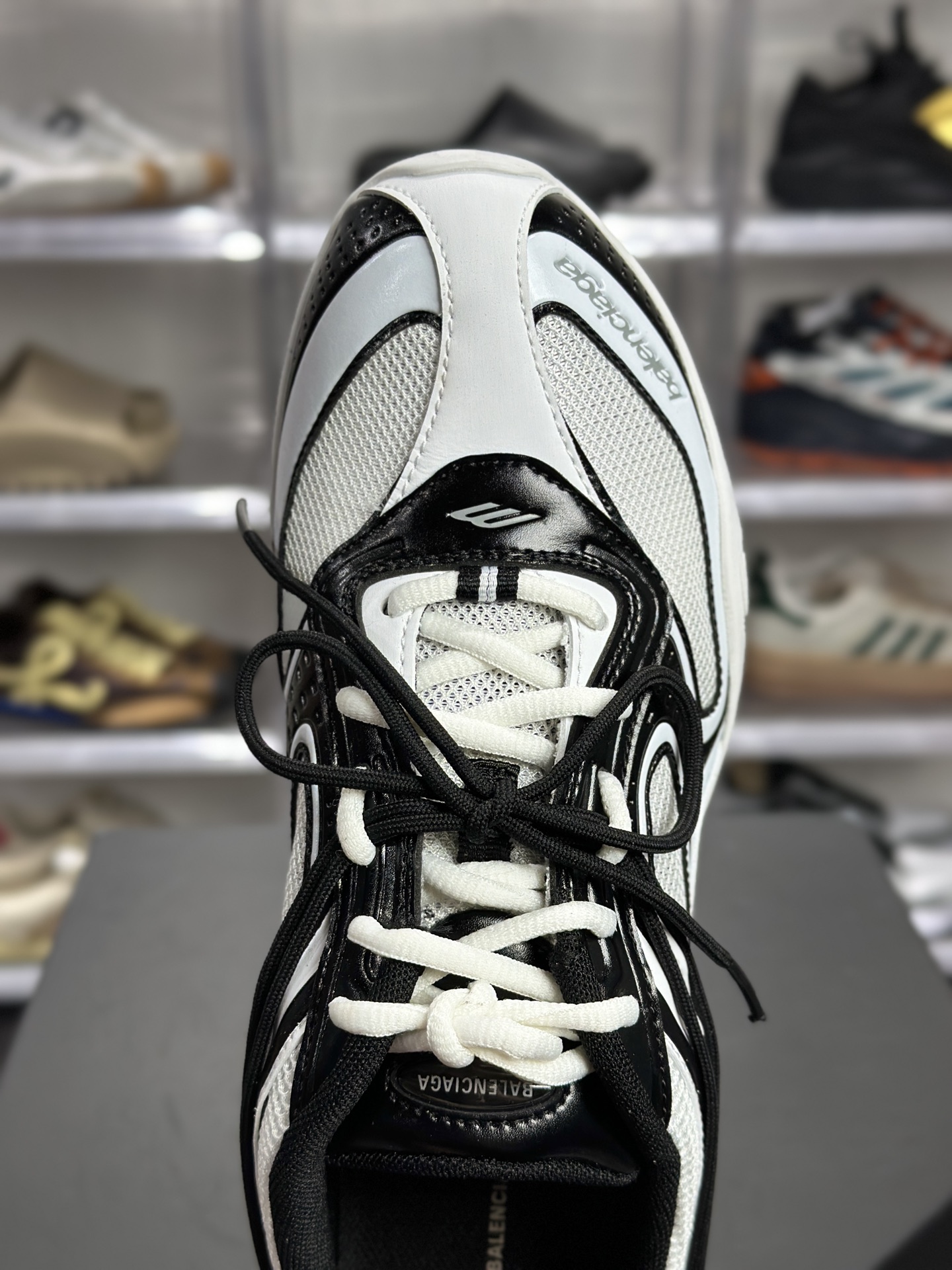 300 WE11DONE Radar Sneaker 黑白解构（简称 “WE11DONE 雷达鞋”） 845703 WE11E0 RD