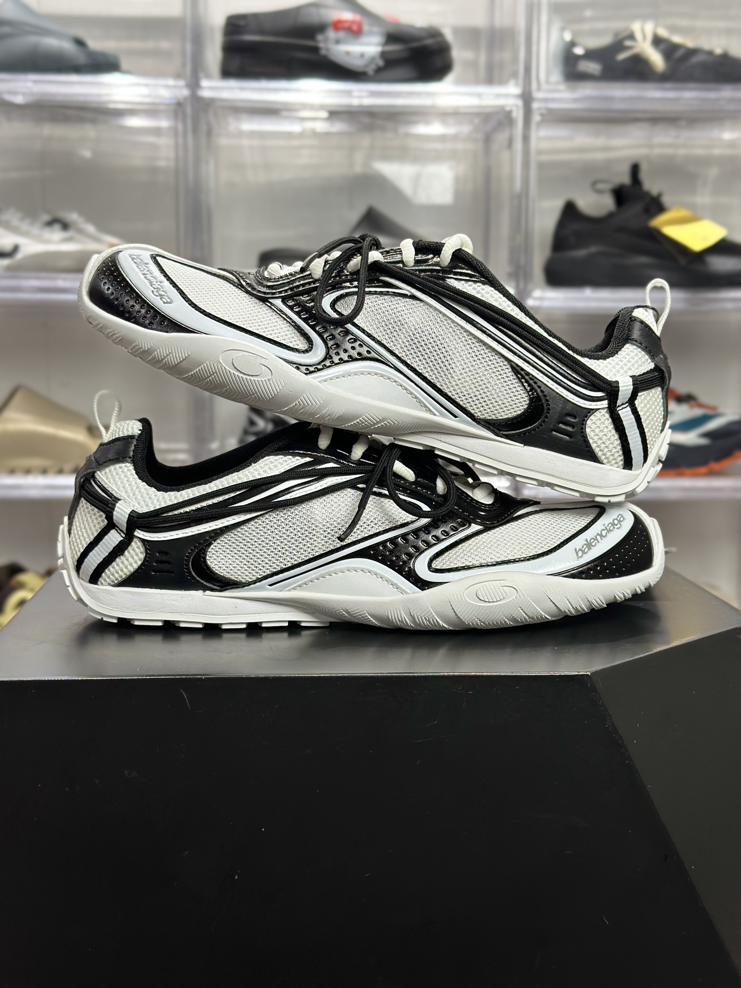 300 WE11DONE Radar Sneaker 黑白解构（简称 “WE11DONE 雷达鞋”） 845703 WE11E0 RD