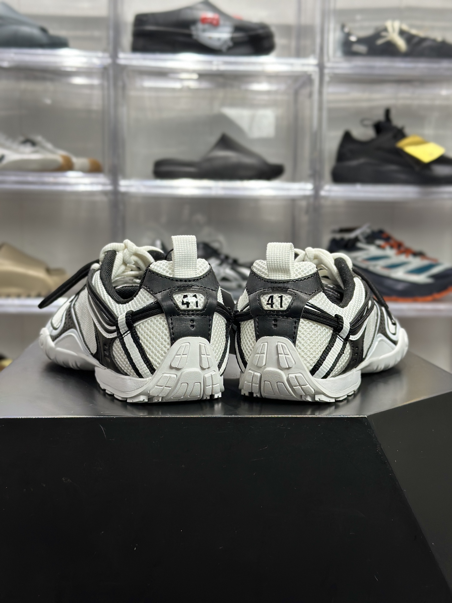 300 WE11DONE Radar Sneaker 黑白解构（简称 “WE11DONE 雷达鞋”） 845703 WE11E0 RD
