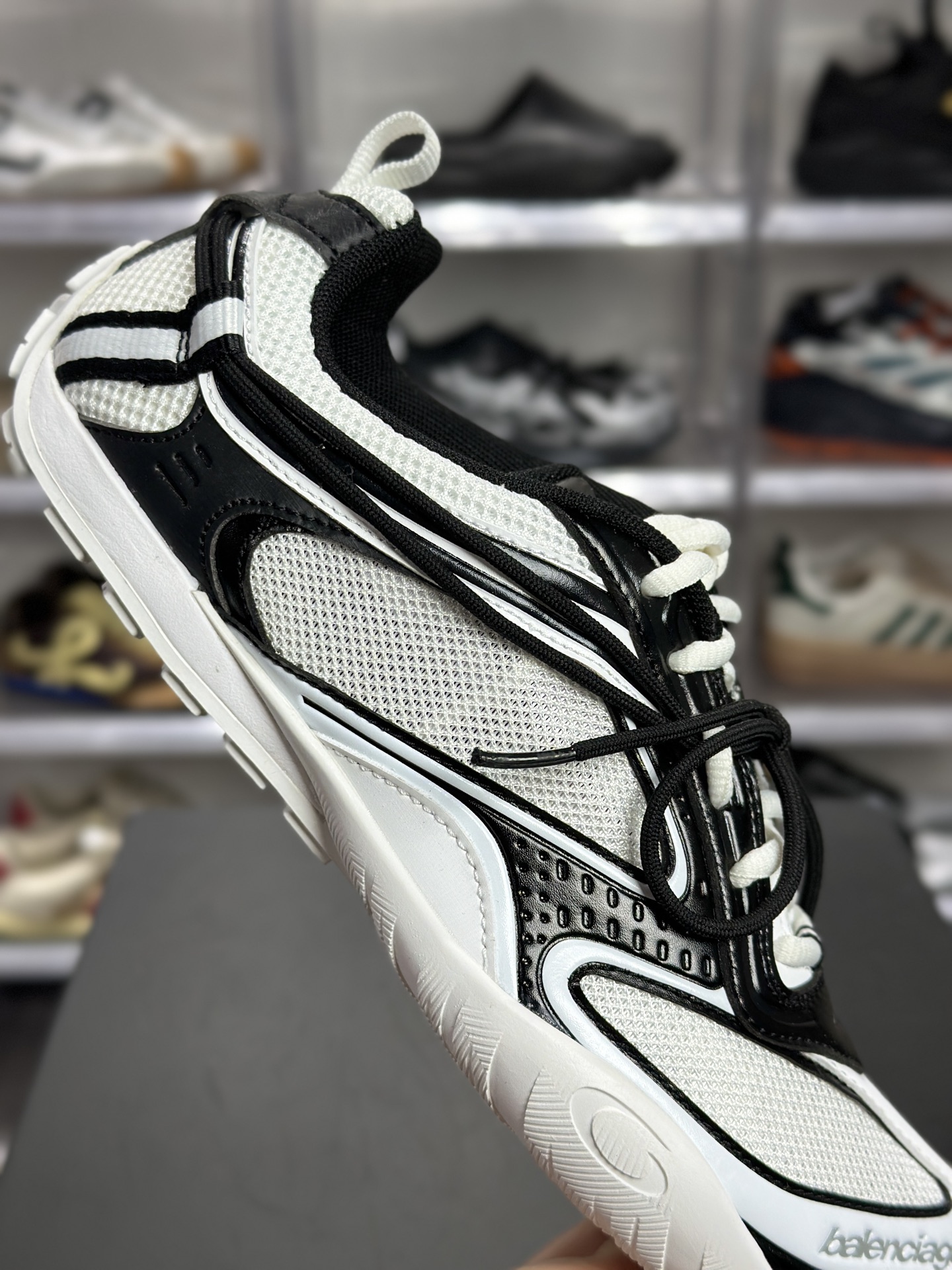300 WE11DONE Radar Sneaker 黑白解构（简称 “WE11DONE 雷达鞋”） 845703 WE11E0 RD