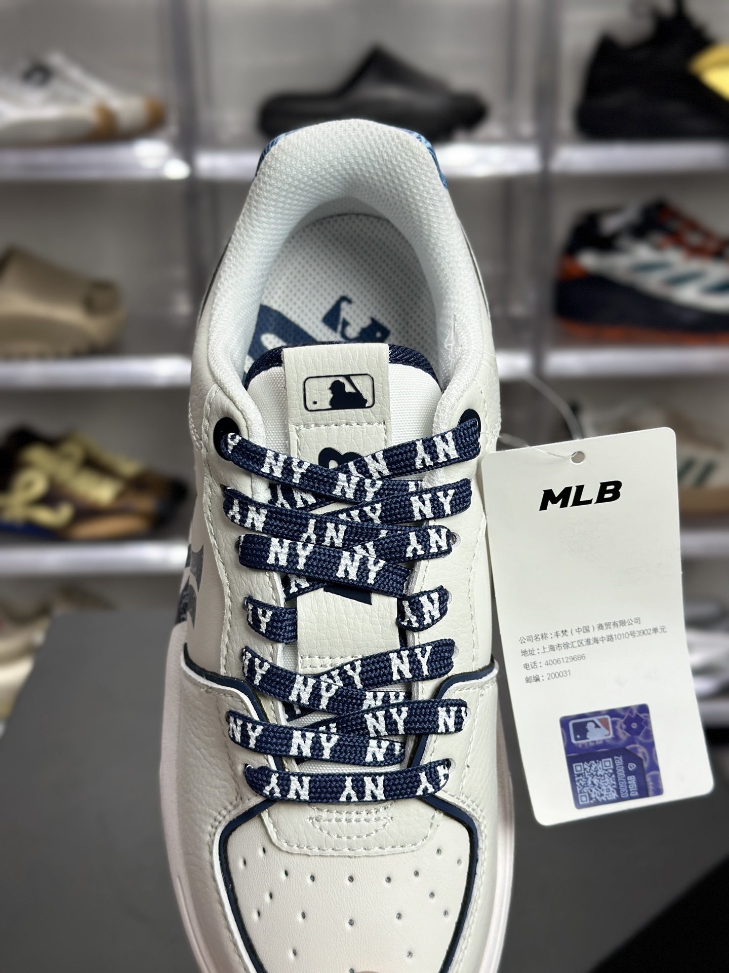 Louis Vuitton × MLB 联名 NY 老花奢潮板鞋 奶白 + 蓝纹细节清新奢潮感拉满 搭衬衫-High Quatity Cheap Brand wholesale wholesaler seller Clothes Bags handbags Sneakers Top Fashion Clothing Shoes from China Factory Chinese suppliers best Quality Beautiful Price Louis Vuitton × MLB 联名 NY 老花奢潮板鞋 奶白 + 蓝纹细节清新奢潮感拉满 搭衬衫