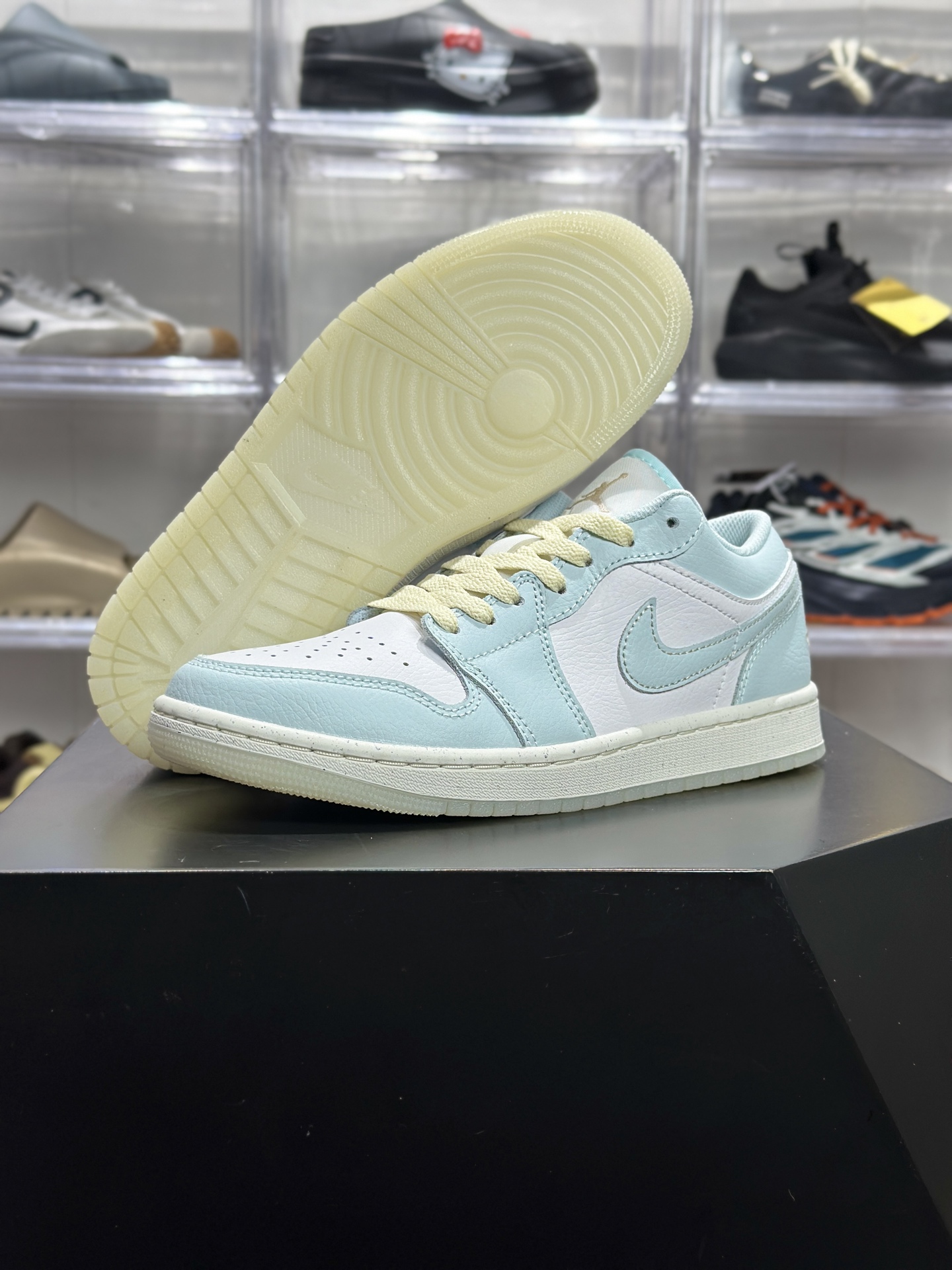 220 Air Jordan 1 Low SE 冰川蓝渐变（简称 “AJ1 浅蓝低帮”） HJ5999-400