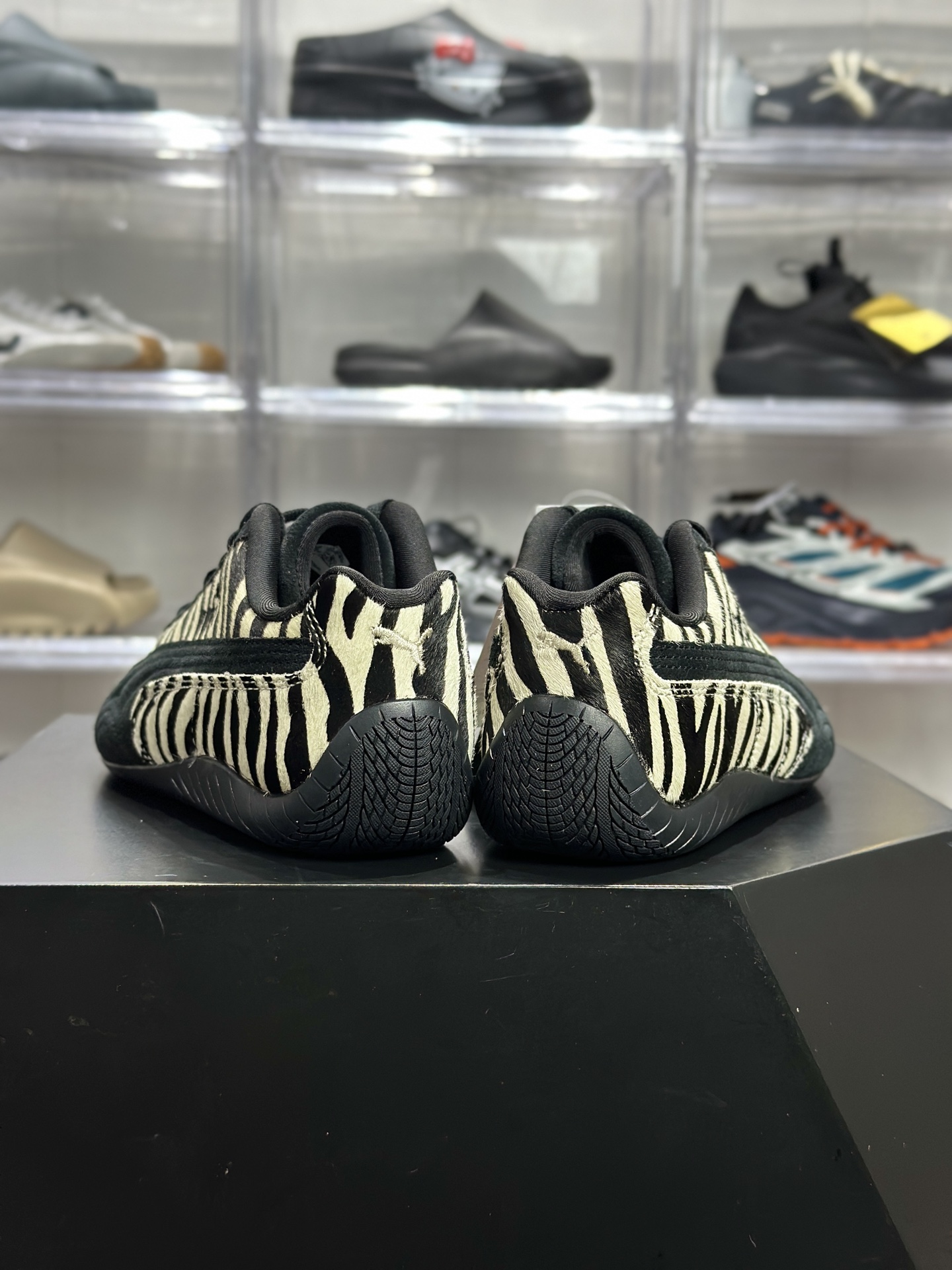 200 PUMA Speedcat Zebra（简称 “斑马猫”） 403356-01
