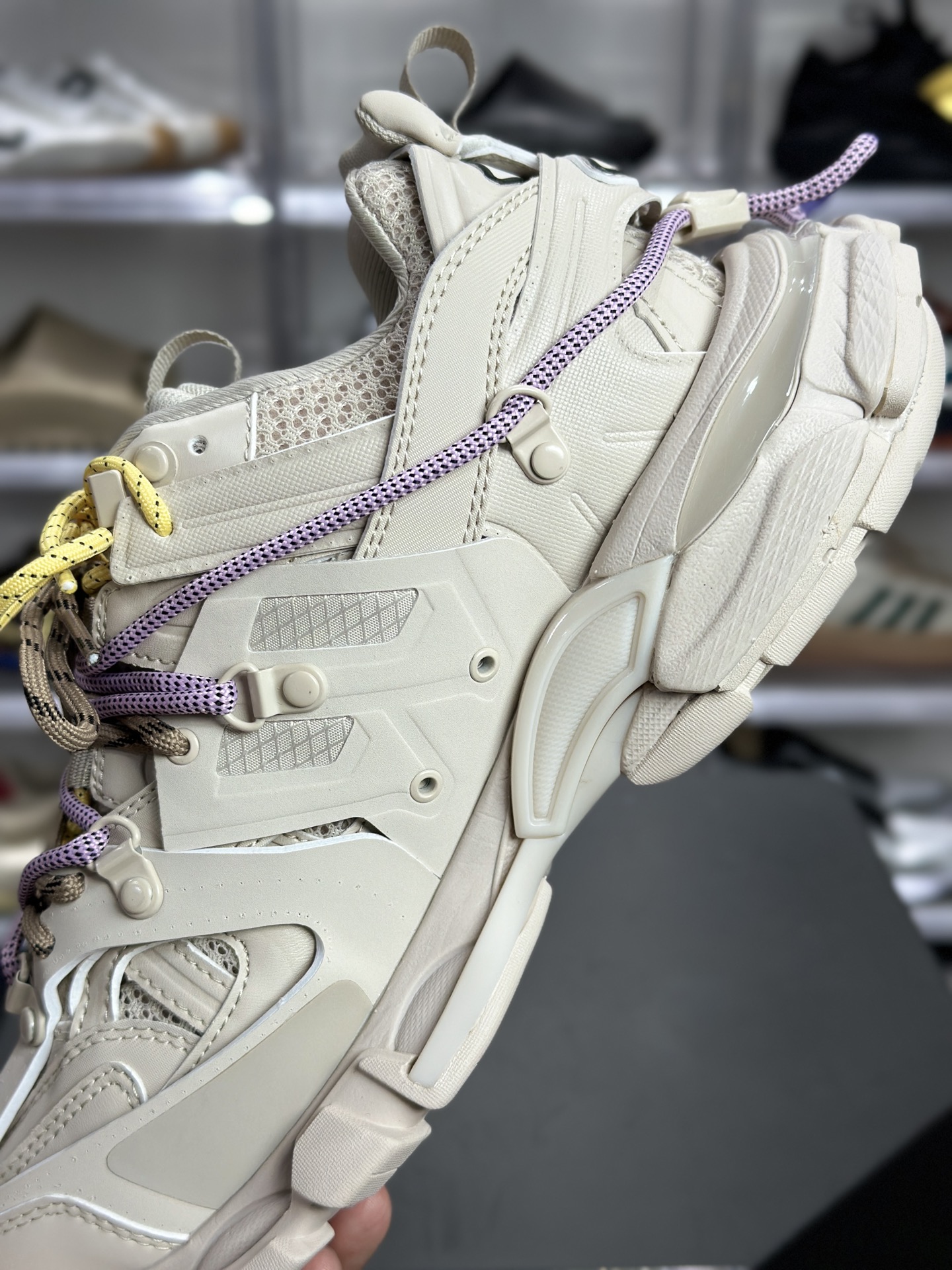Balenciaga Track Trail Laces 浅卡其老爹鞋 802002 WTR0155-High Quatity Cheap Brand wholesale wholesaler seller Clothes Bags handbags Sneakers Top Fashion Clothing Shoes from China Factory Chinese suppliers best Quality Beautiful Price Balenciaga Track Trail Laces 浅卡其老爹鞋 802002 WTR0155