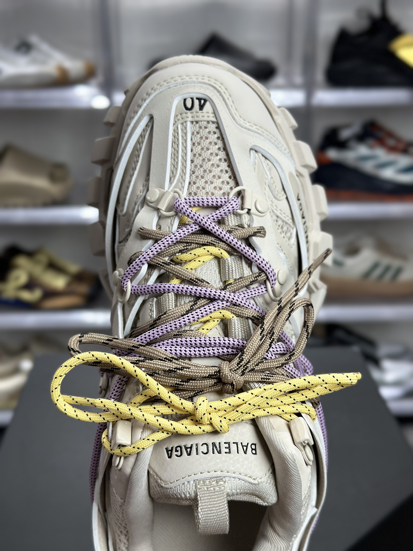 Balenciaga Track Trail Laces 浅卡其老爹鞋 802002 WTR0155-High Quatity Cheap Brand wholesale wholesaler seller Clothes Bags handbags Sneakers Top Fashion Clothing Shoes from China Factory Chinese suppliers best Quality Beautiful Price Balenciaga Track Trail Laces 浅卡其老爹鞋 802002 WTR0155