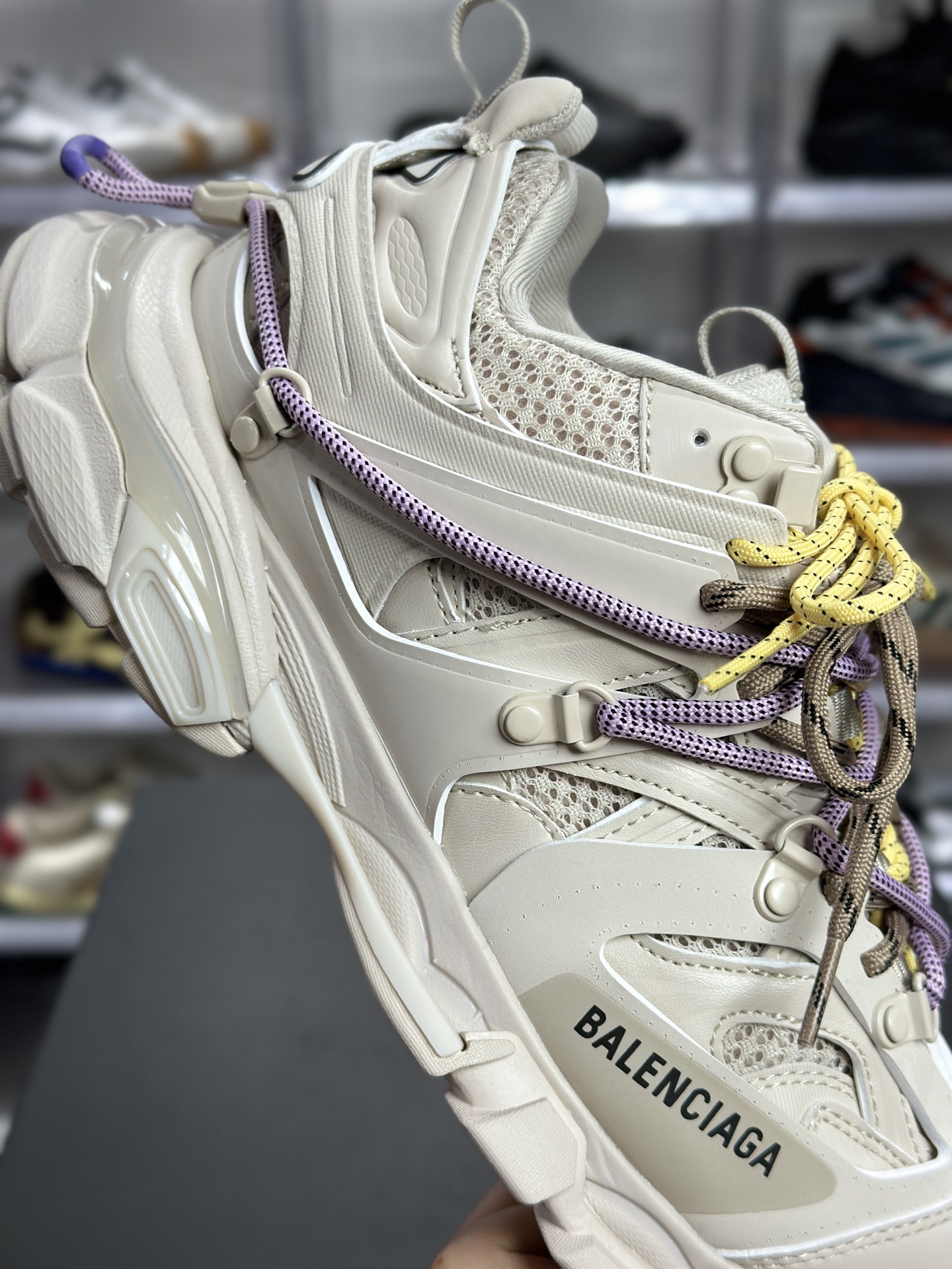 Balenciaga Track Trail Laces 浅卡其老爹鞋 802002 WTR0155-High Quatity Cheap Brand wholesale wholesaler seller Clothes Bags handbags Sneakers Top Fashion Clothing Shoes from China Factory Chinese suppliers best Quality Beautiful Price Balenciaga Track Trail Laces 浅卡其老爹鞋 802002 WTR0155
