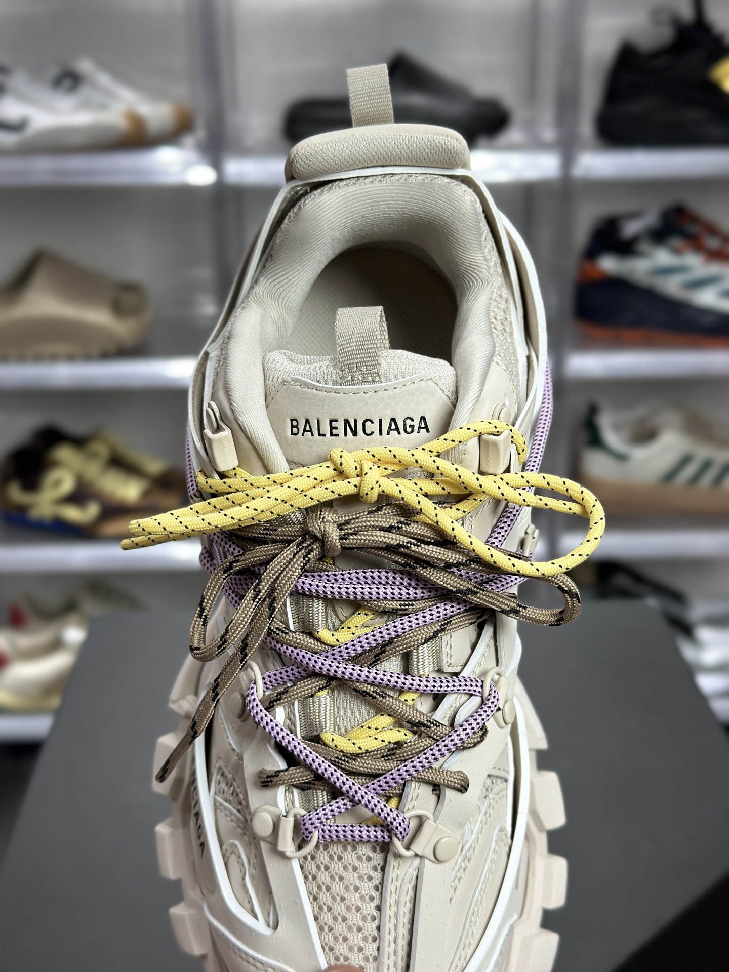 Balenciaga Track Trail Laces 浅卡其老爹鞋 802002 WTR0155-High Quatity Cheap Brand wholesale wholesaler seller Clothes Bags handbags Sneakers Top Fashion Clothing Shoes from China Factory Chinese suppliers best Quality Beautiful Price Balenciaga Track Trail Laces 浅卡其老爹鞋 802002 WTR0155