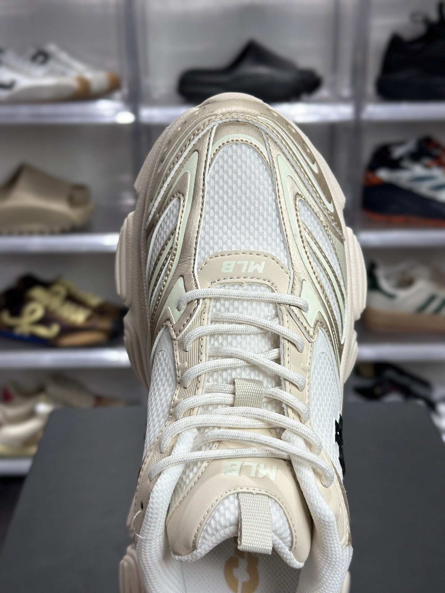 MLB Winner Chunky 白金渐变厚底板鞋 3ASHWC3BN(GP008)-High Quatity Cheap Brand wholesale wholesaler seller Clothes Bags handbags Sneakers Top Fashion Clothing Shoes from China Factory Chinese suppliers best Quality Beautiful Price MLB Winner Chunky 白金渐变厚底板鞋 3ASHWC3BN(GP008)
