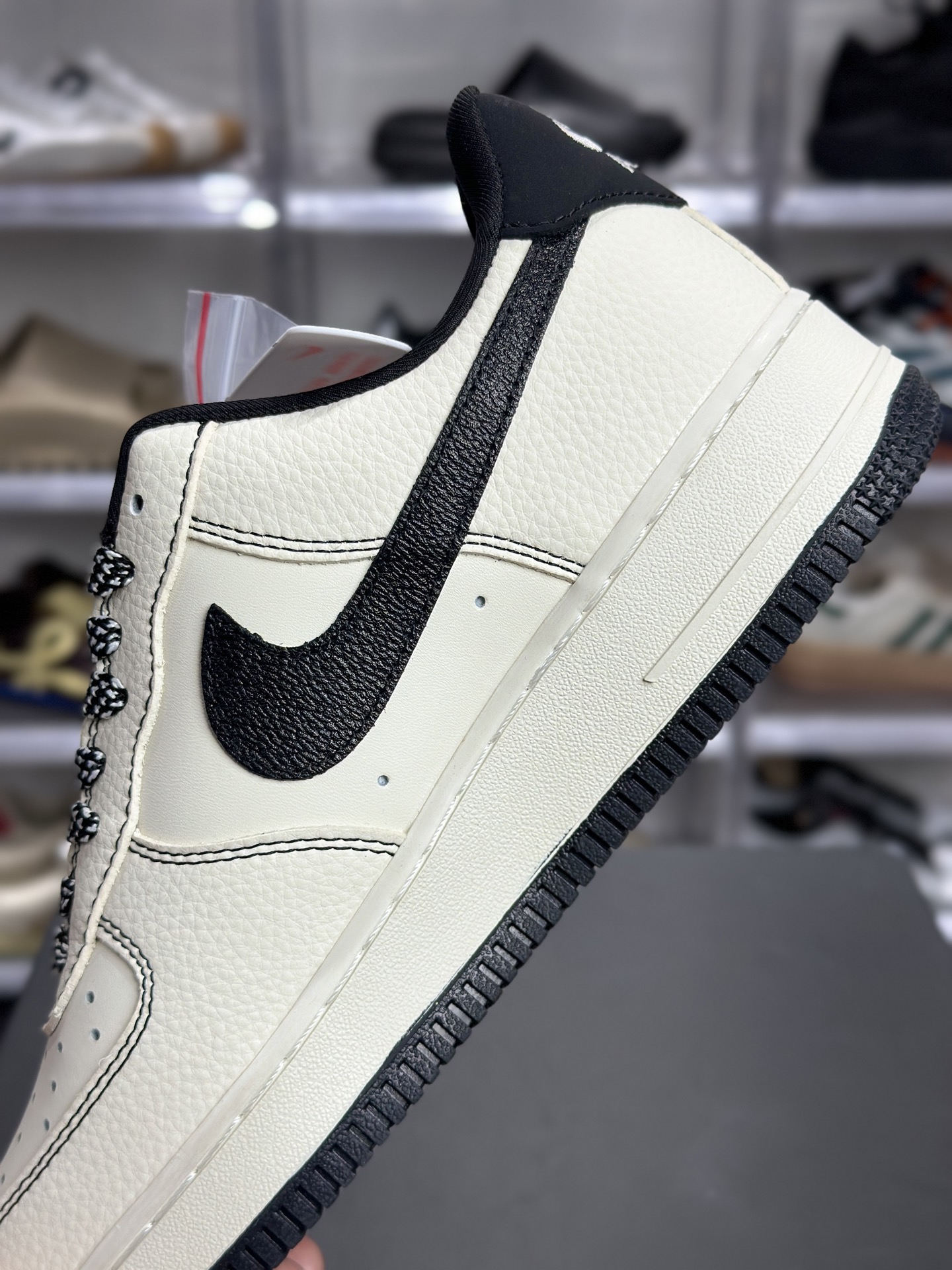 Nike Air Force 1 '07 x Stussy 米黑街头联名板鞋 LD1999-020-High Quatity Cheap Brand wholesale wholesaler seller Clothes Bags handbags Sneakers Top Fashion Clothing Shoes from China Factory Chinese suppliers best Quality Beautiful Price Nike Air Force 1 '07 x Stussy 米黑街头联名板鞋 LD1999-020