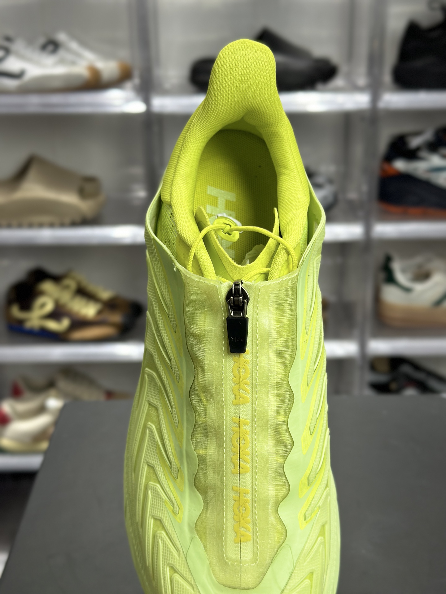 HOKA Project Clifton 荧光黄渐变网布跑鞋 1127924-PEPM-High Quatity Cheap Brand wholesale wholesaler seller Clothes Bags handbags Sneakers Top Fashion Clothing Shoes from China Factory Chinese suppliers best Quality Beautiful Price HOKA Project Clifton 荧光黄渐变网布跑鞋 1127924-PEPM