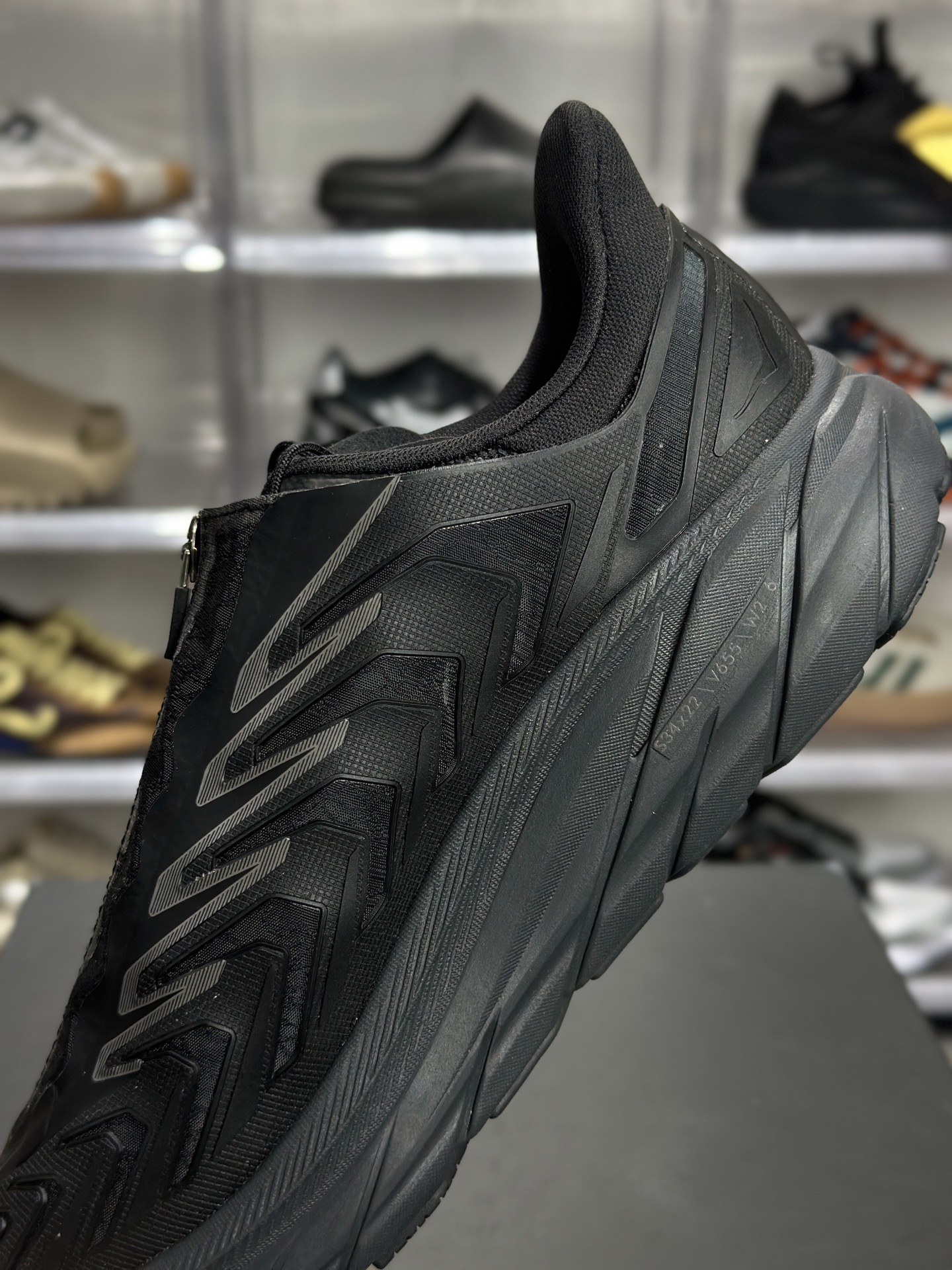 HOKA Project Clifton 全黑渐变网布跑鞋 1127924-BBLC-High Quatity Cheap Brand wholesale wholesaler seller Clothes Bags handbags Sneakers Top Fashion Clothing Shoes from China Factory Chinese suppliers best Quality Beautiful Price HOKA Project Clifton 全黑渐变网布跑鞋 1127924-BBLC