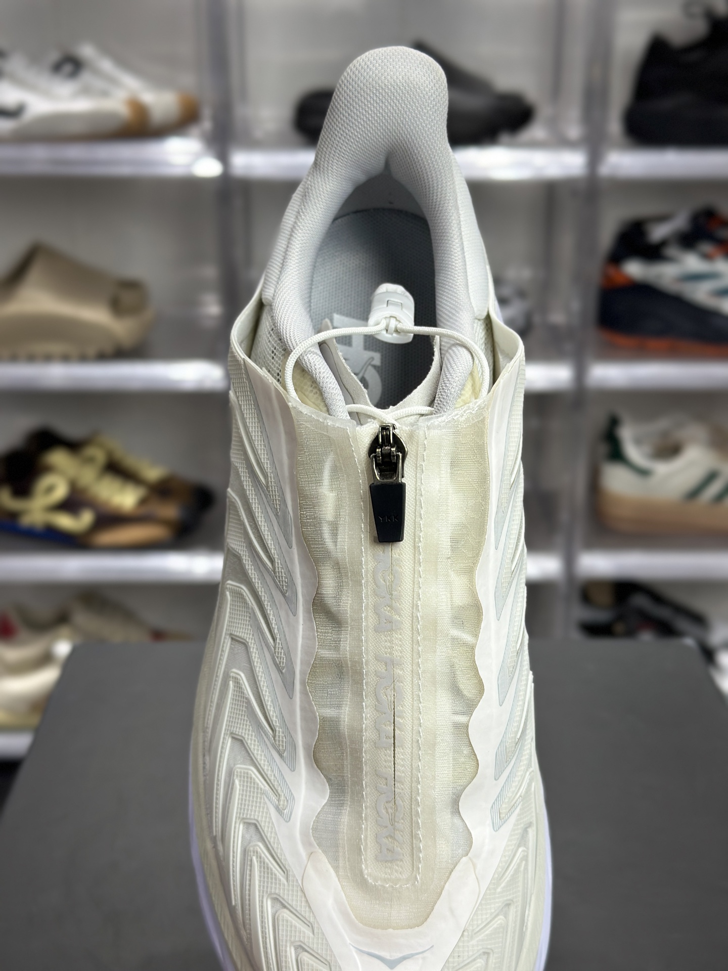 220 HOKA Project Clifton 浅灰白渐变网布跑鞋 1127924-BDBL