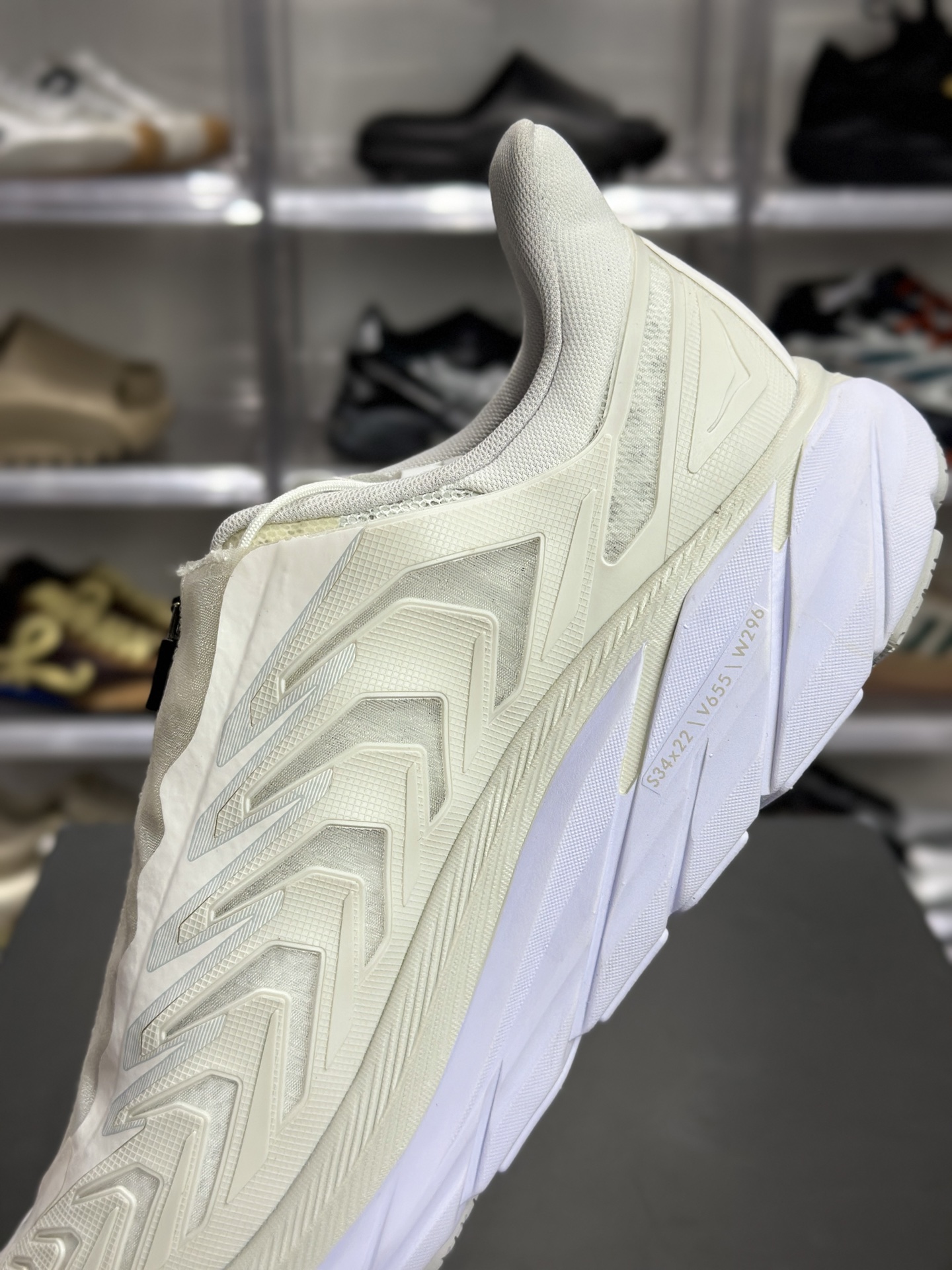 220 HOKA Project Clifton 浅灰白渐变网布跑鞋 1127924-BDBL