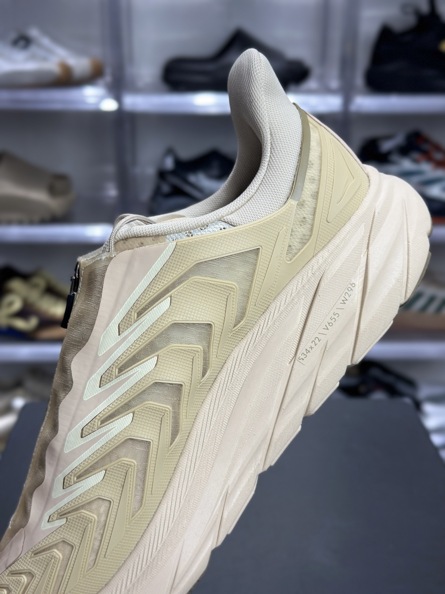 220 HOKA Project Clifton 沙色渐变网布跑鞋 1127921-SDD-Chinese UA Cheap High Quatity Brand Clothes Bags handbags Sneakers wholesale wholesaler seller from China Factory suppliers Fashion Clothing Shoes best Quality Beautiful Price 220 HOKA Project Clifton 沙色渐变网布跑鞋 1127921-SDD