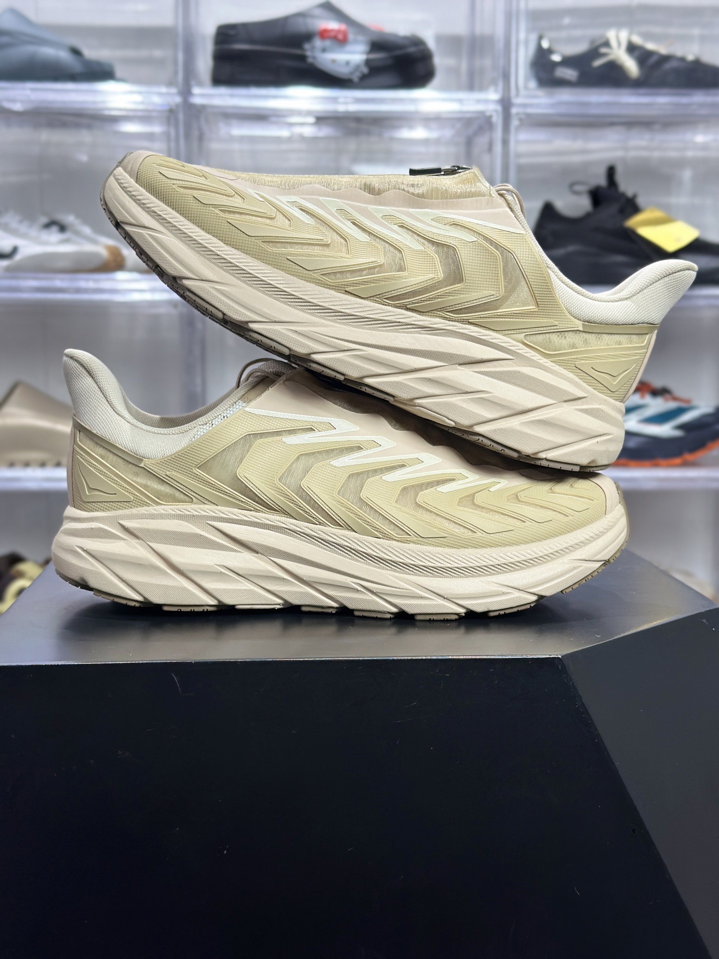 220 HOKA Project Clifton 沙色渐变网布跑鞋 1127921-SDD-Chinese UA Cheap High Quatity Brand Clothes Bags handbags Sneakers wholesale wholesaler seller from China Factory suppliers Fashion Clothing Shoes best Quality Beautiful Price 220 HOKA Project Clifton 沙色渐变网布跑鞋 1127921-SDD