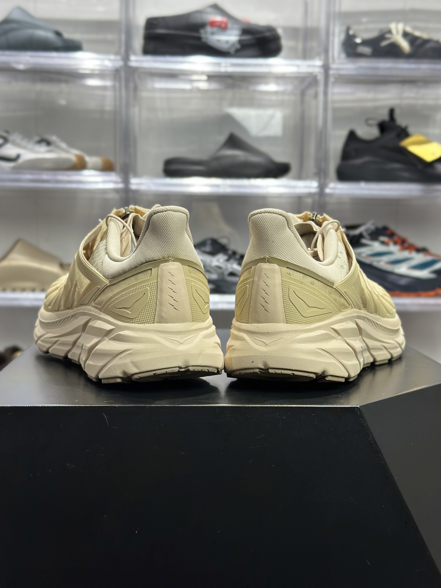 220 HOKA Project Clifton 沙色渐变网布跑鞋 1127921-SDD-Chinese UA Cheap High Quatity Brand Clothes Bags handbags Sneakers wholesale wholesaler seller from China Factory suppliers Fashion Clothing Shoes best Quality Beautiful Price 220 HOKA Project Clifton 沙色渐变网布跑鞋 1127921-SDD