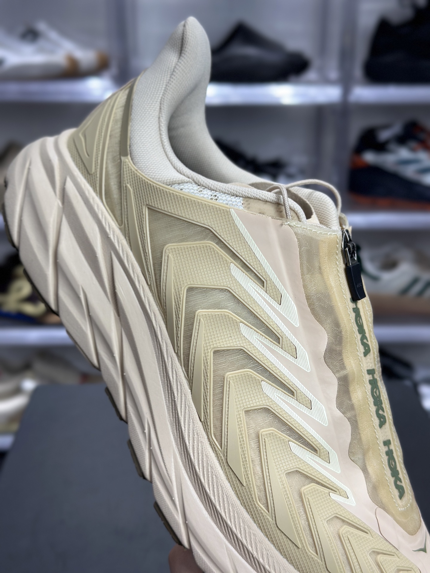 220 HOKA Project Clifton 沙色渐变网布跑鞋 1127921-SDD-Chinese UA Cheap High Quatity Brand Clothes Bags handbags Sneakers wholesale wholesaler seller from China Factory suppliers Fashion Clothing Shoes best Quality Beautiful Price 220 HOKA Project Clifton 沙色渐变网布跑鞋 1127921-SDD