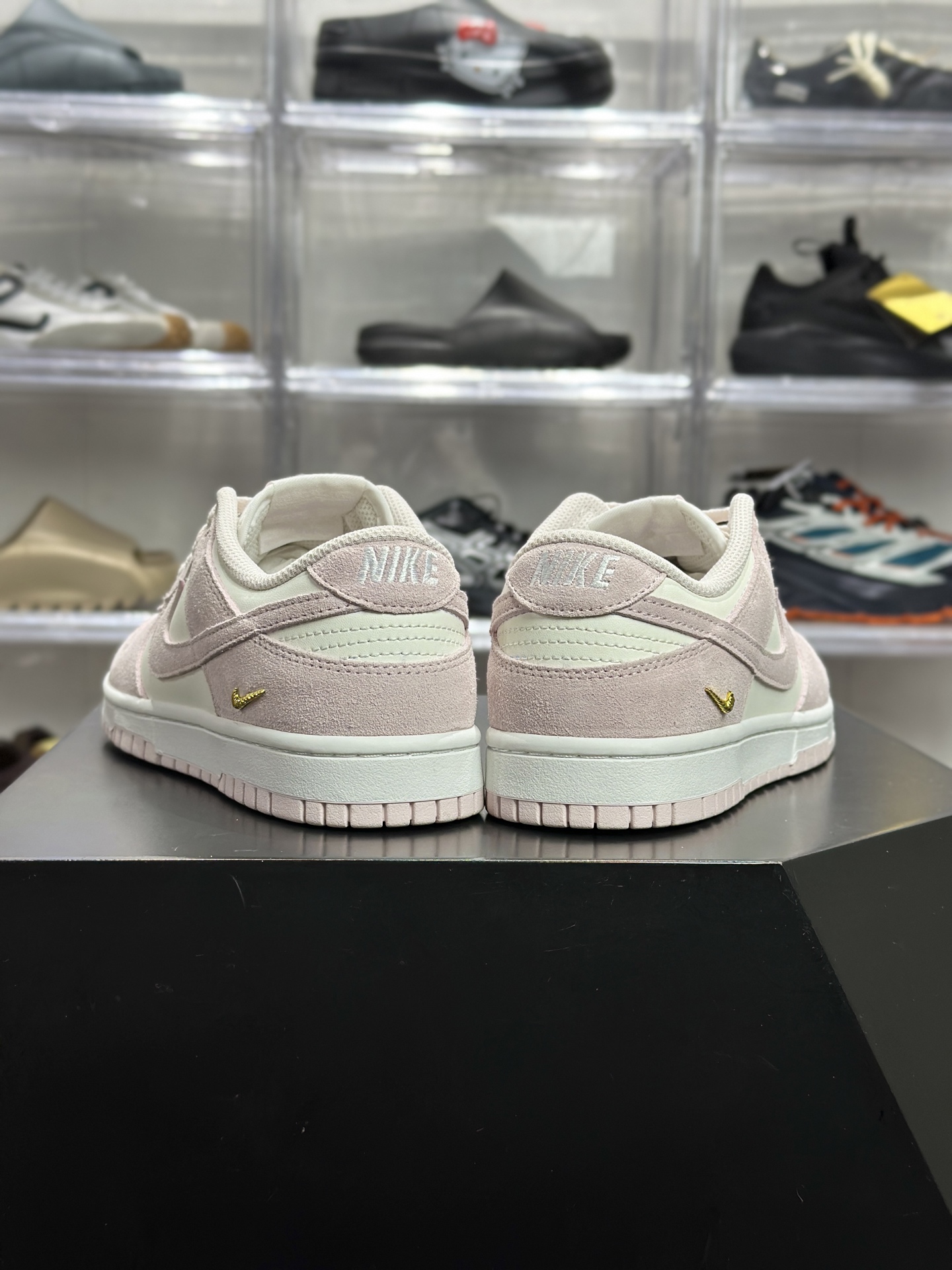 Nike Dunk Low 淡粉白麂皮金标板鞋 104244-100-High Quatity Cheap Brand wholesale wholesaler seller Clothes Bags handbags Sneakers Top Fashion Clothing Shoes from China Factory Chinese suppliers best Quality Beautiful Price Nike Dunk Low 淡粉白麂皮金标板鞋 104244-100