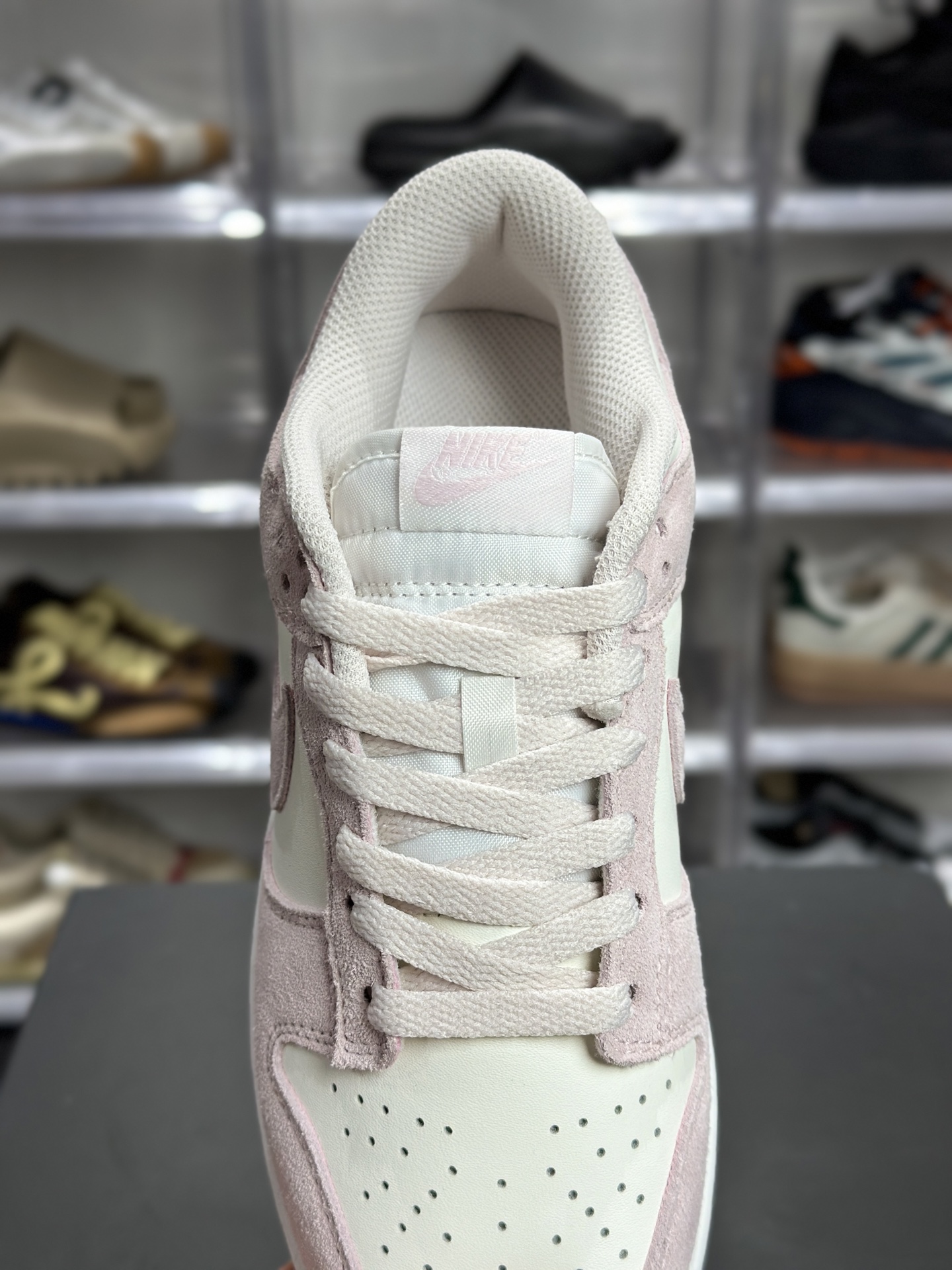 Nike Dunk Low 淡粉白麂皮金标板鞋 104244-100-High Quatity Cheap Brand wholesale wholesaler seller Clothes Bags handbags Sneakers Top Fashion Clothing Shoes from China Factory Chinese suppliers best Quality Beautiful Price Nike Dunk Low 淡粉白麂皮金标板鞋 104244-100