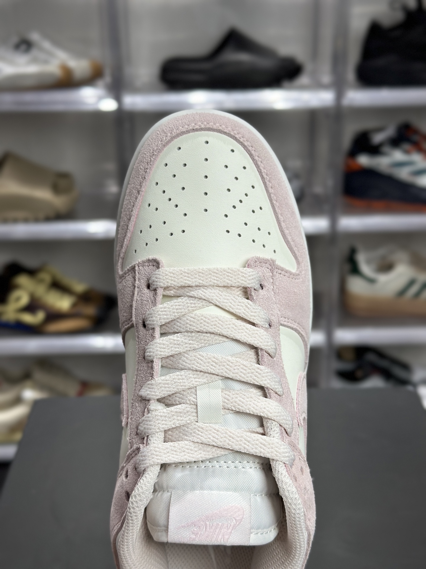 Nike Dunk Low 淡粉白麂皮金标板鞋 104244-100-High Quatity Cheap Brand wholesale wholesaler seller Clothes Bags handbags Sneakers Top Fashion Clothing Shoes from China Factory Chinese suppliers best Quality Beautiful Price Nike Dunk Low 淡粉白麂皮金标板鞋 104244-100