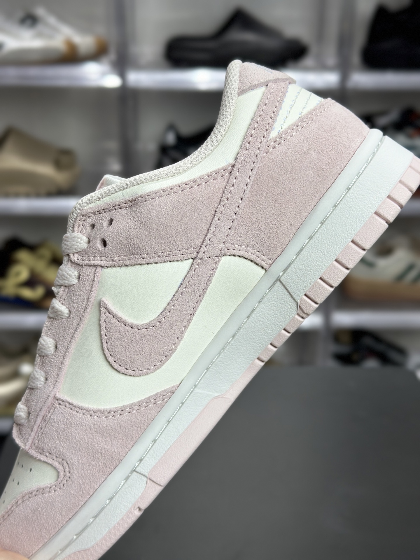 Nike Dunk Low 淡粉白麂皮金标板鞋 104244-100-High Quatity Cheap Brand wholesale wholesaler seller Clothes Bags handbags Sneakers Top Fashion Clothing Shoes from China Factory Chinese suppliers best Quality Beautiful Price Nike Dunk Low 淡粉白麂皮金标板鞋 104244-100