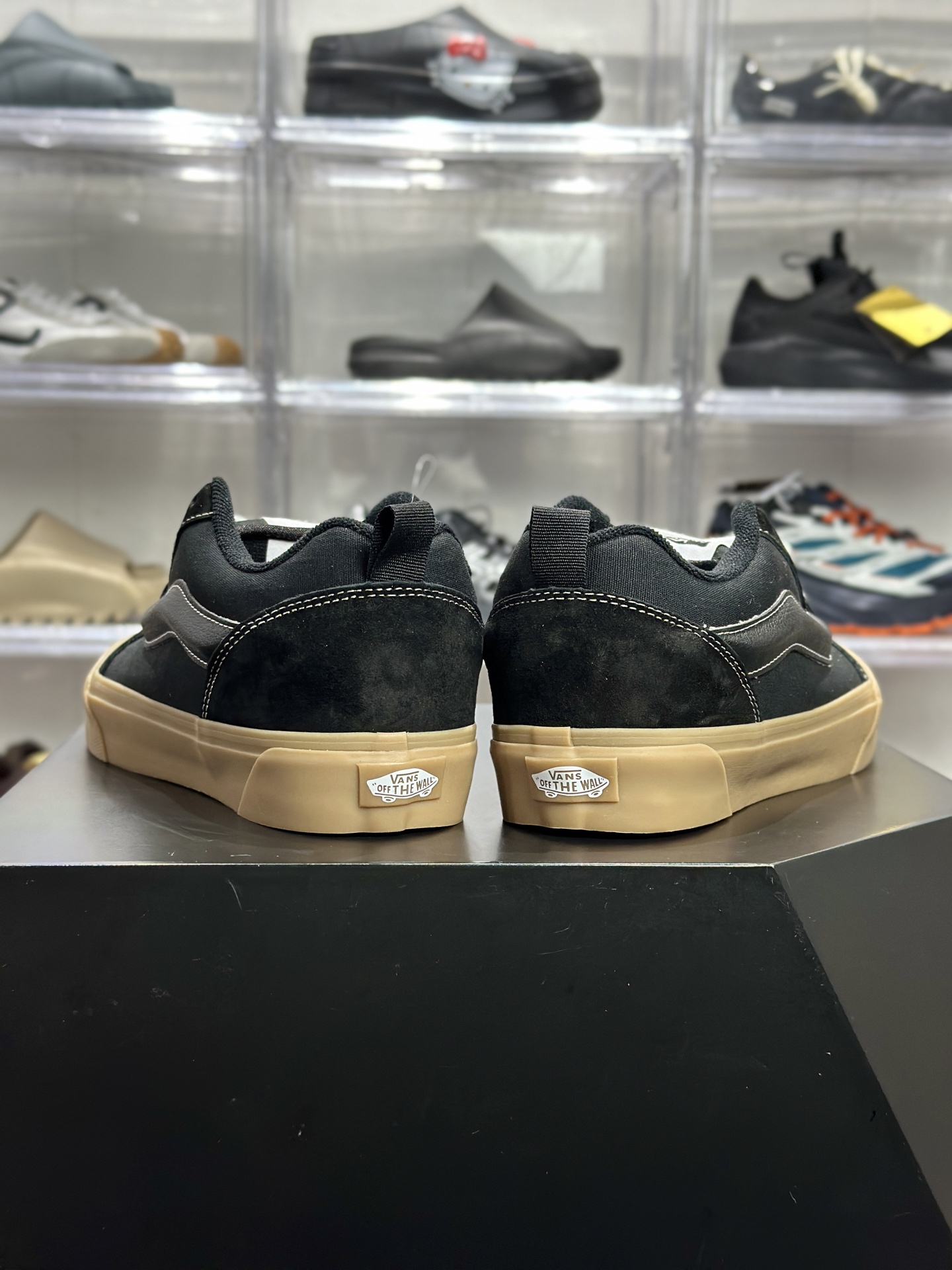 Vans Knu-Skool 全黑帆布麂皮生胶底复古板鞋 VN0009D22CJ 全黑-High Quatity Cheap Brand wholesale wholesaler seller Clothes Bags handbags Sneakers Top Fashion Clothing Shoes from China Factory Chinese suppliers best Quality Beautiful Price Vans Knu-Skool 全黑帆布麂皮生胶底复古板鞋 VN0009D22CJ 全黑