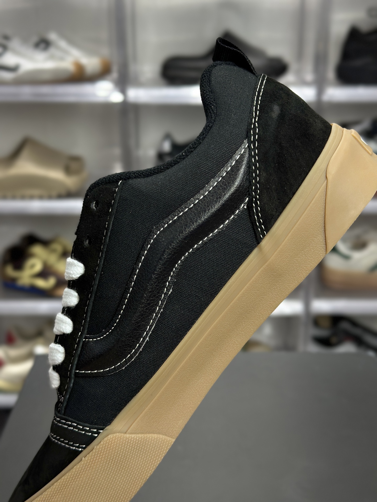 Vans Knu-Skool 全黑帆布麂皮生胶底复古板鞋 VN0009D22CJ 全黑-High Quatity Cheap Brand wholesale wholesaler seller Clothes Bags handbags Sneakers Top Fashion Clothing Shoes from China Factory Chinese suppliers best Quality Beautiful Price Vans Knu-Skool 全黑帆布麂皮生胶底复古板鞋 VN0009D22CJ 全黑