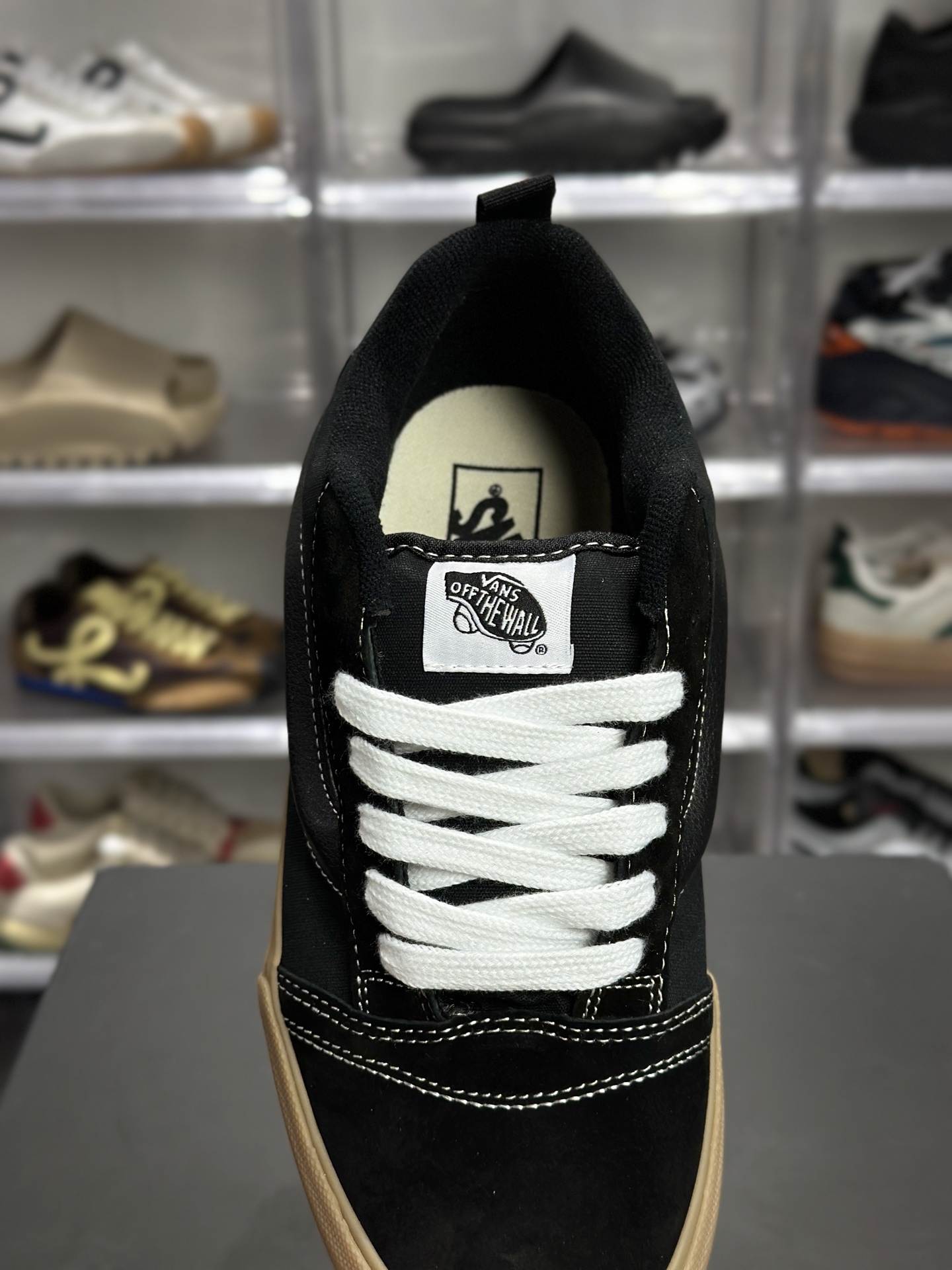 Vans Knu-Skool 全黑帆布麂皮生胶底复古板鞋 VN0009D22CJ 全黑-High Quatity Cheap Brand wholesale wholesaler seller Clothes Bags handbags Sneakers Top Fashion Clothing Shoes from China Factory Chinese suppliers best Quality Beautiful Price Vans Knu-Skool 全黑帆布麂皮生胶底复古板鞋 VN0009D22CJ 全黑