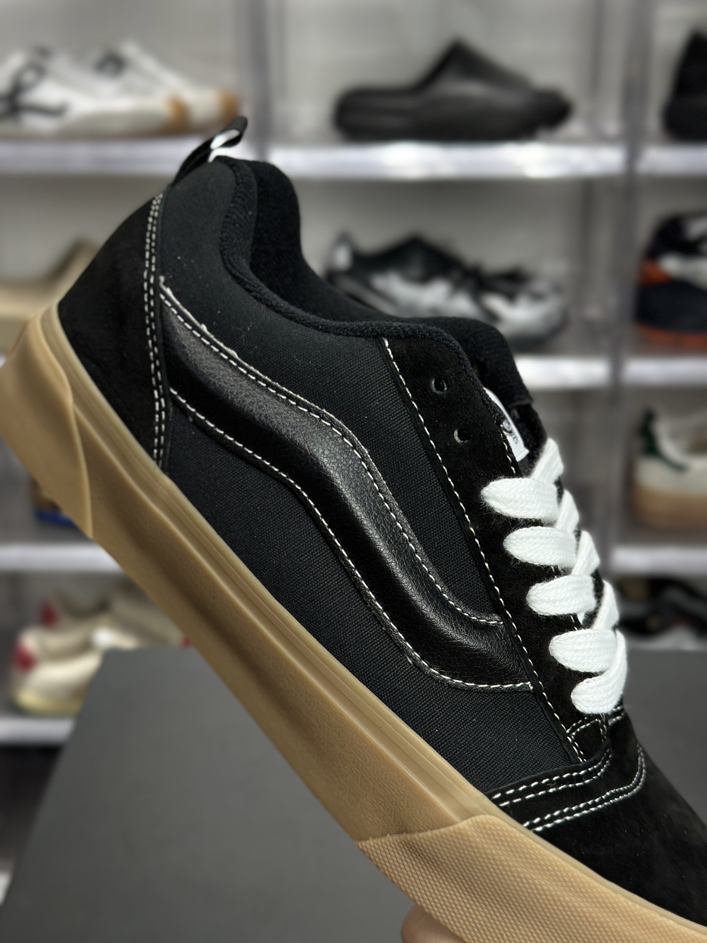 Vans Knu-Skool 全黑帆布麂皮生胶底复古板鞋 VN0009D22CJ 全黑-High Quatity Cheap Brand wholesale wholesaler seller Clothes Bags handbags Sneakers Top Fashion Clothing Shoes from China Factory Chinese suppliers best Quality Beautiful Price Vans Knu-Skool 全黑帆布麂皮生胶底复古板鞋 VN0009D22CJ 全黑