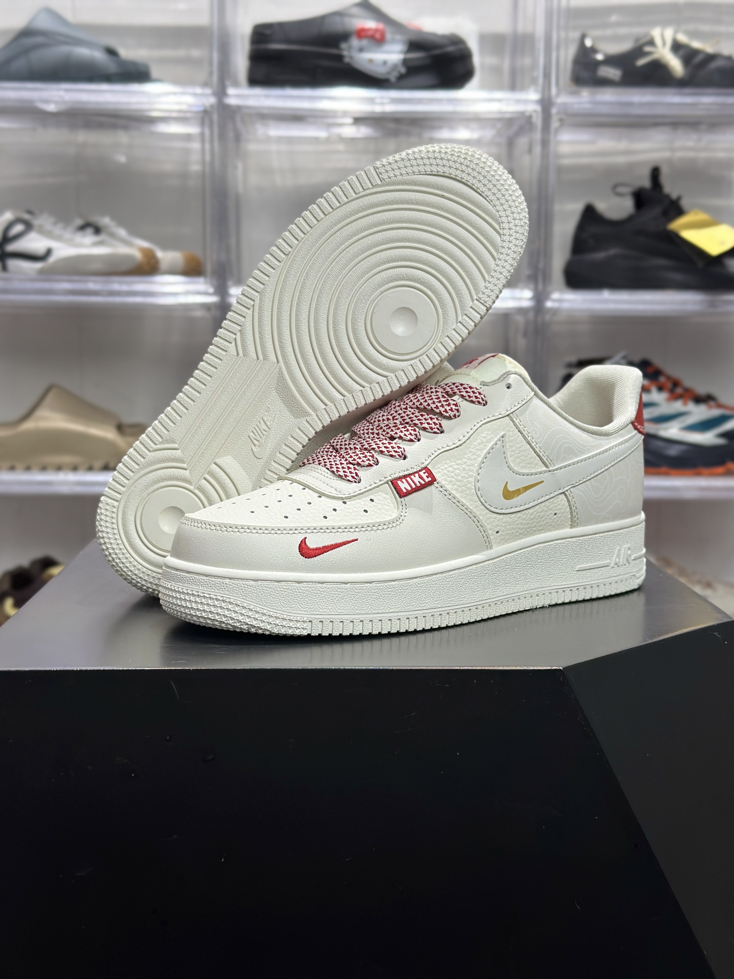 Nike Air Force 1 米白祥云纹红金撞色板鞋 SS1979-024-High Quatity Cheap Brand wholesale wholesaler seller Clothes Bags handbags Sneakers Top Fashion Clothing Shoes from China Factory Chinese suppliers best Quality Beautiful Price Nike Air Force 1 米白祥云纹红金撞色板鞋 SS1979-024
