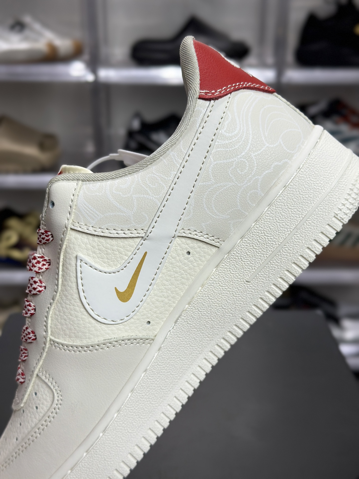 Nike Air Force 1 米白祥云纹红金撞色板鞋 SS1979-024-High Quatity Cheap Brand wholesale wholesaler seller Clothes Bags handbags Sneakers Top Fashion Clothing Shoes from China Factory Chinese suppliers best Quality Beautiful Price Nike Air Force 1 米白祥云纹红金撞色板鞋 SS1979-024