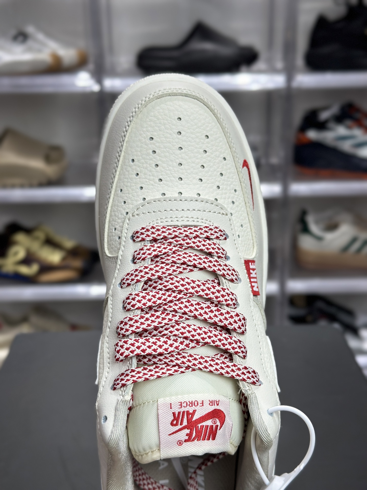 Nike Air Force 1 米白祥云纹红金撞色板鞋 SS1979-024-High Quatity Cheap Brand wholesale wholesaler seller Clothes Bags handbags Sneakers Top Fashion Clothing Shoes from China Factory Chinese suppliers best Quality Beautiful Price Nike Air Force 1 米白祥云纹红金撞色板鞋 SS1979-024