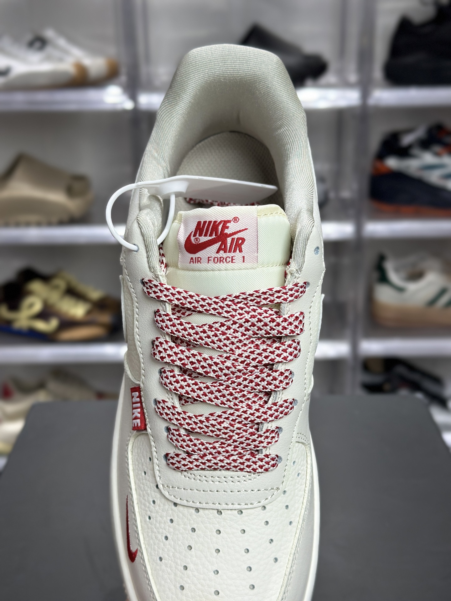 Nike Air Force 1 米白祥云纹红金撞色板鞋 SS1979-024-High Quatity Cheap Brand wholesale wholesaler seller Clothes Bags handbags Sneakers Top Fashion Clothing Shoes from China Factory Chinese suppliers best Quality Beautiful Price Nike Air Force 1 米白祥云纹红金撞色板鞋 SS1979-024