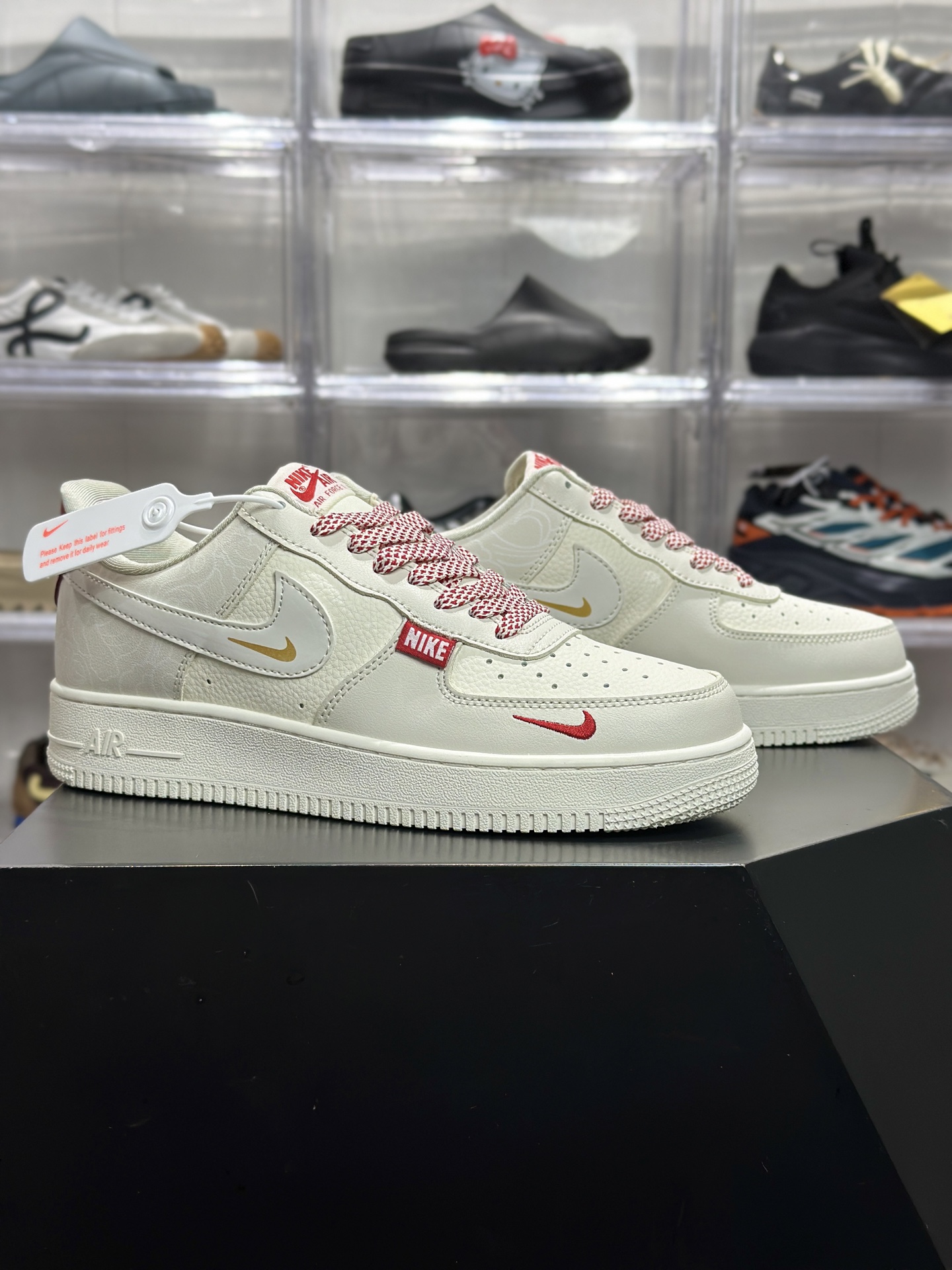 Nike Air Force 1 米白祥云纹红金撞色板鞋 SS1979-024-High Quatity Cheap Brand wholesale wholesaler seller Clothes Bags handbags Sneakers Top Fashion Clothing Shoes from China Factory Chinese suppliers best Quality Beautiful Price Nike Air Force 1 米白祥云纹红金撞色板鞋 SS1979-024