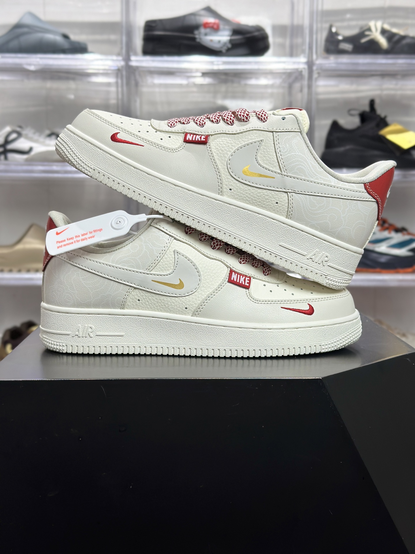 Nike Air Force 1 米白祥云纹红金撞色板鞋 SS1979-024-High Quatity Cheap Brand wholesale wholesaler seller Clothes Bags handbags Sneakers Top Fashion Clothing Shoes from China Factory Chinese suppliers best Quality Beautiful Price Nike Air Force 1 米白祥云纹红金撞色板鞋 SS1979-024