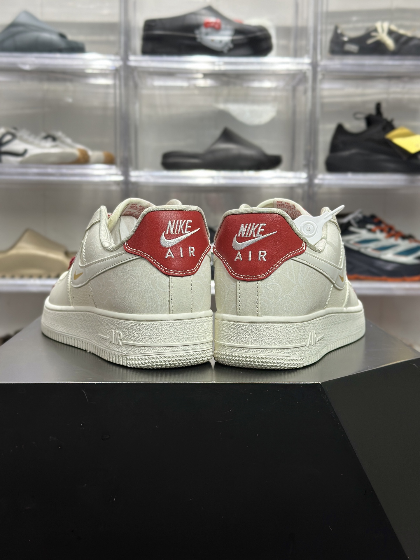 Nike Air Force 1 米白祥云纹红金撞色板鞋 SS1979-024-High Quatity Cheap Brand wholesale wholesaler seller Clothes Bags handbags Sneakers Top Fashion Clothing Shoes from China Factory Chinese suppliers best Quality Beautiful Price Nike Air Force 1 米白祥云纹红金撞色板鞋 SS1979-024